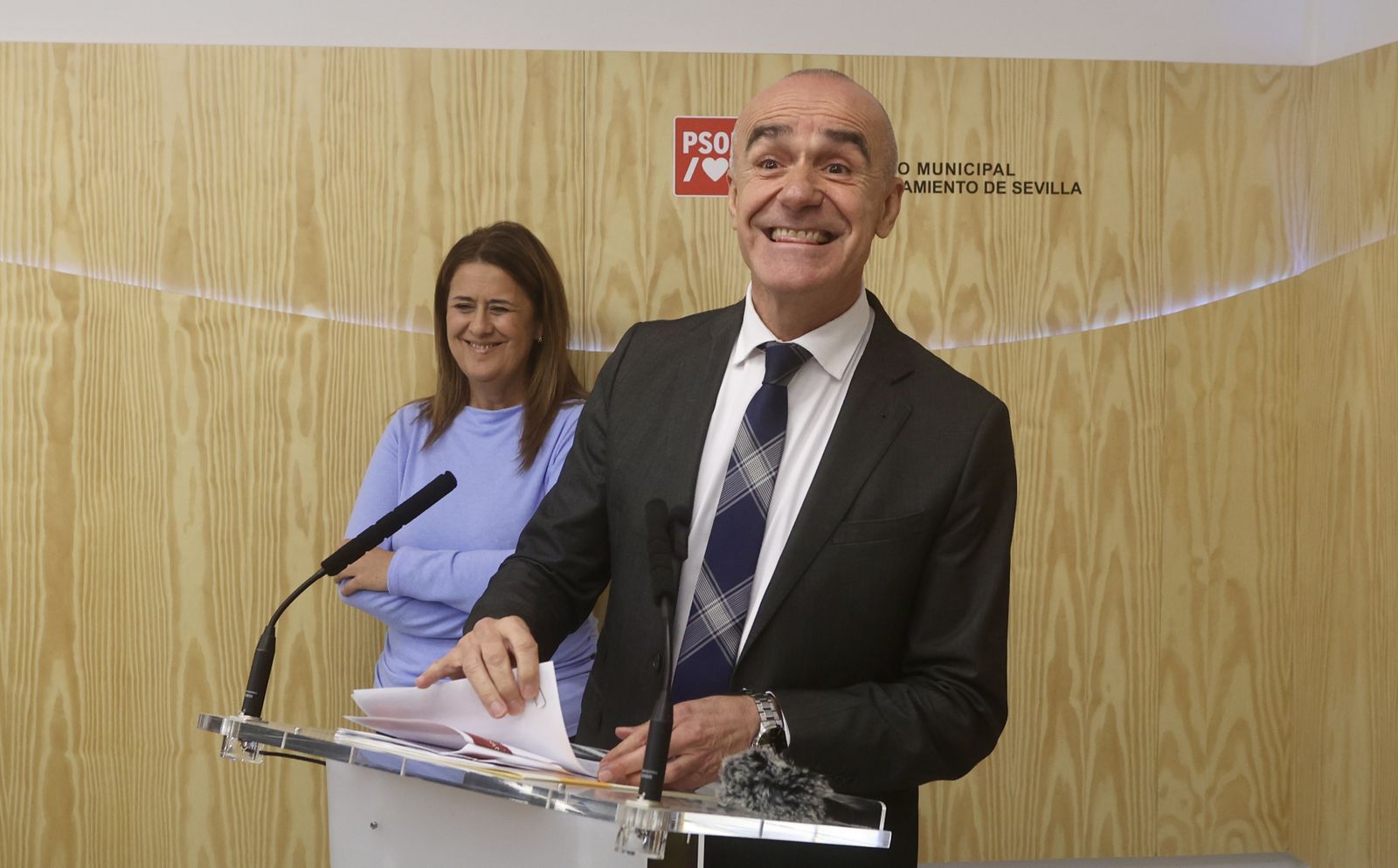 Antonio Muñoz y la portavoz adjunta, Sonia Gaya, en la rueda de prensa de este martes.