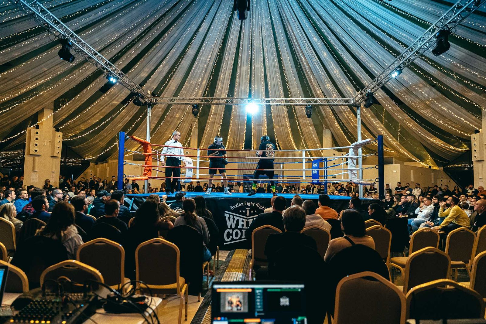 En imágenes: golpes solidarios en una impresionante White Collar Boxing