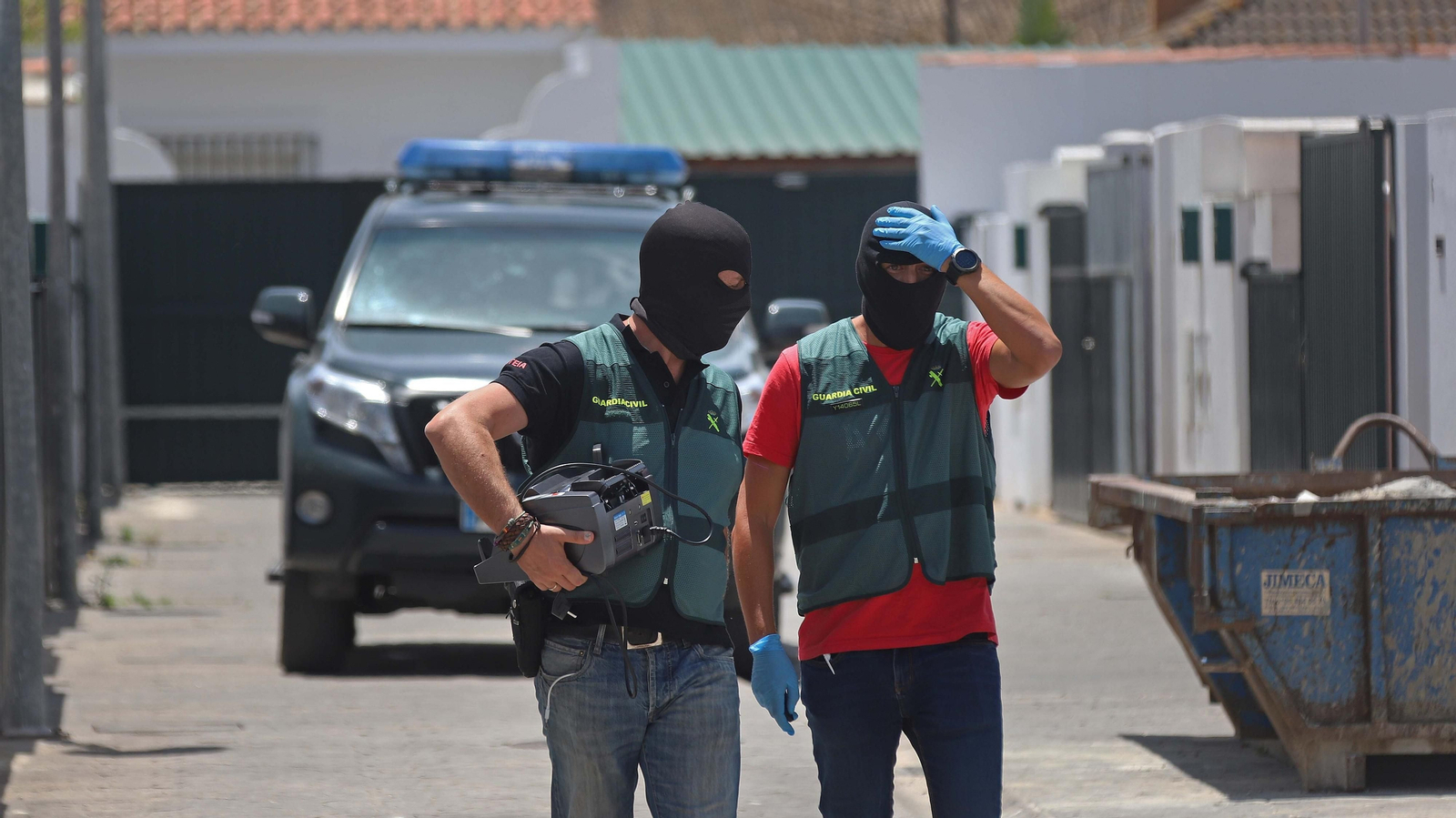 Fotos de los registros de la Guardia Civil en Algeciras Fotos de los registros de la Guardia Civil en Algeciras