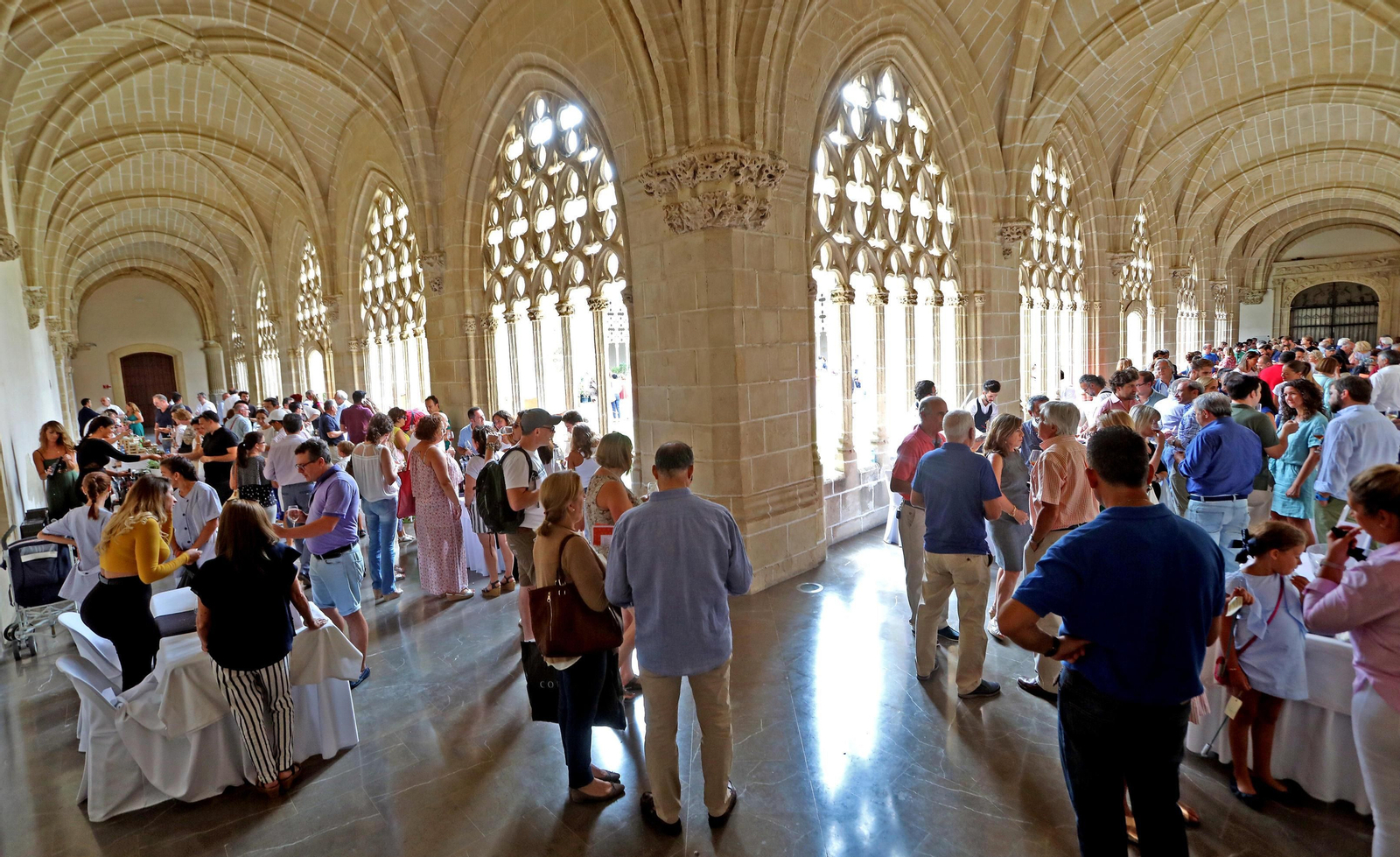 Numeroso público en la edición del ciclo de 'Copa en Copa' celebrado en septiembre en los Claustros dentro del programa de las Fiestas de la Vendimia. Numeroso público en la edición del ciclo de 'Copa en Copa' celebrado en septiembre en los Claustros dentro del programa de las Fiestas de la Vendimia.