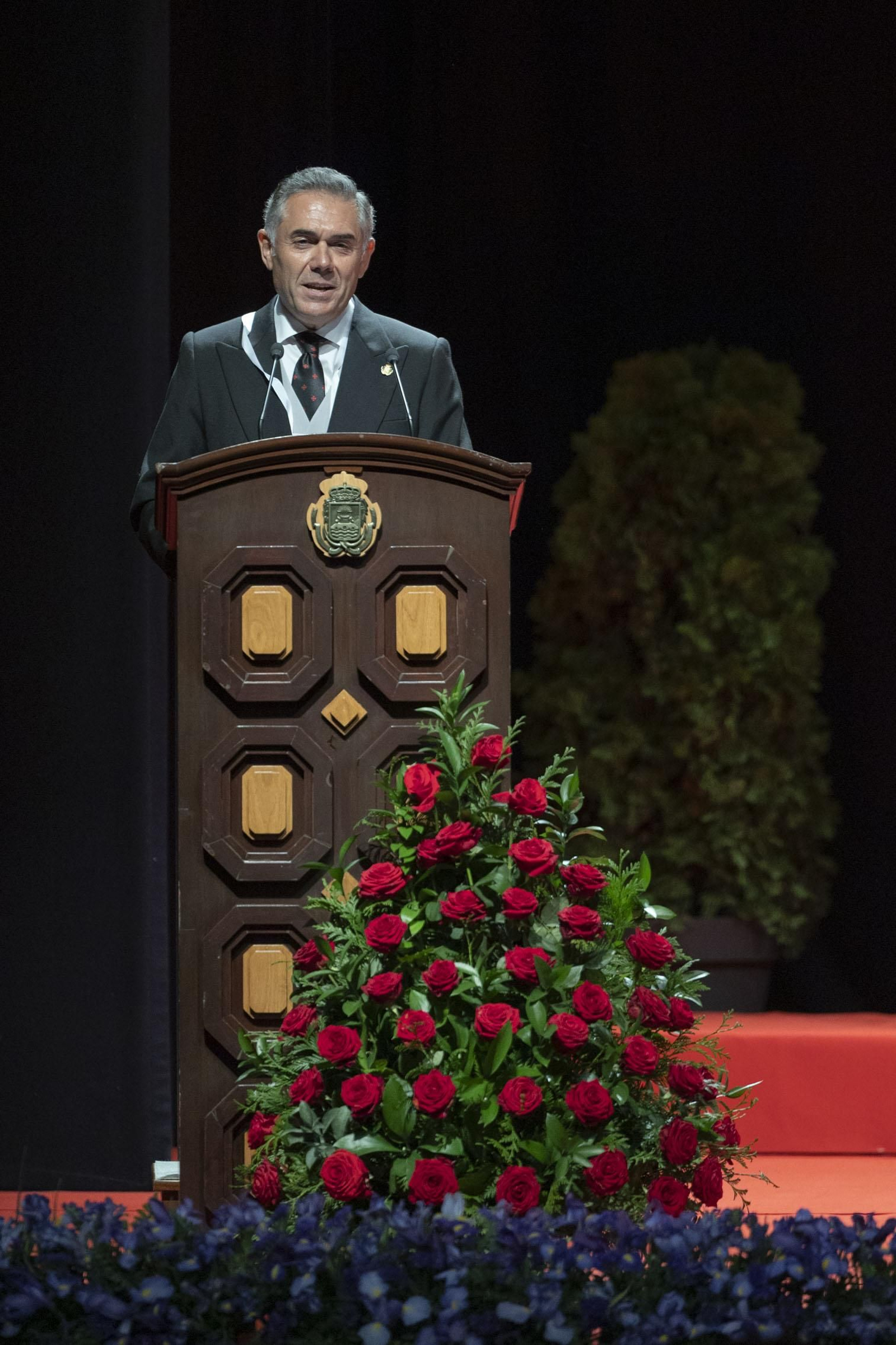 Imágenes del pregón de Semana Santa y besamanos en San Fernando el Domingo de Pasión