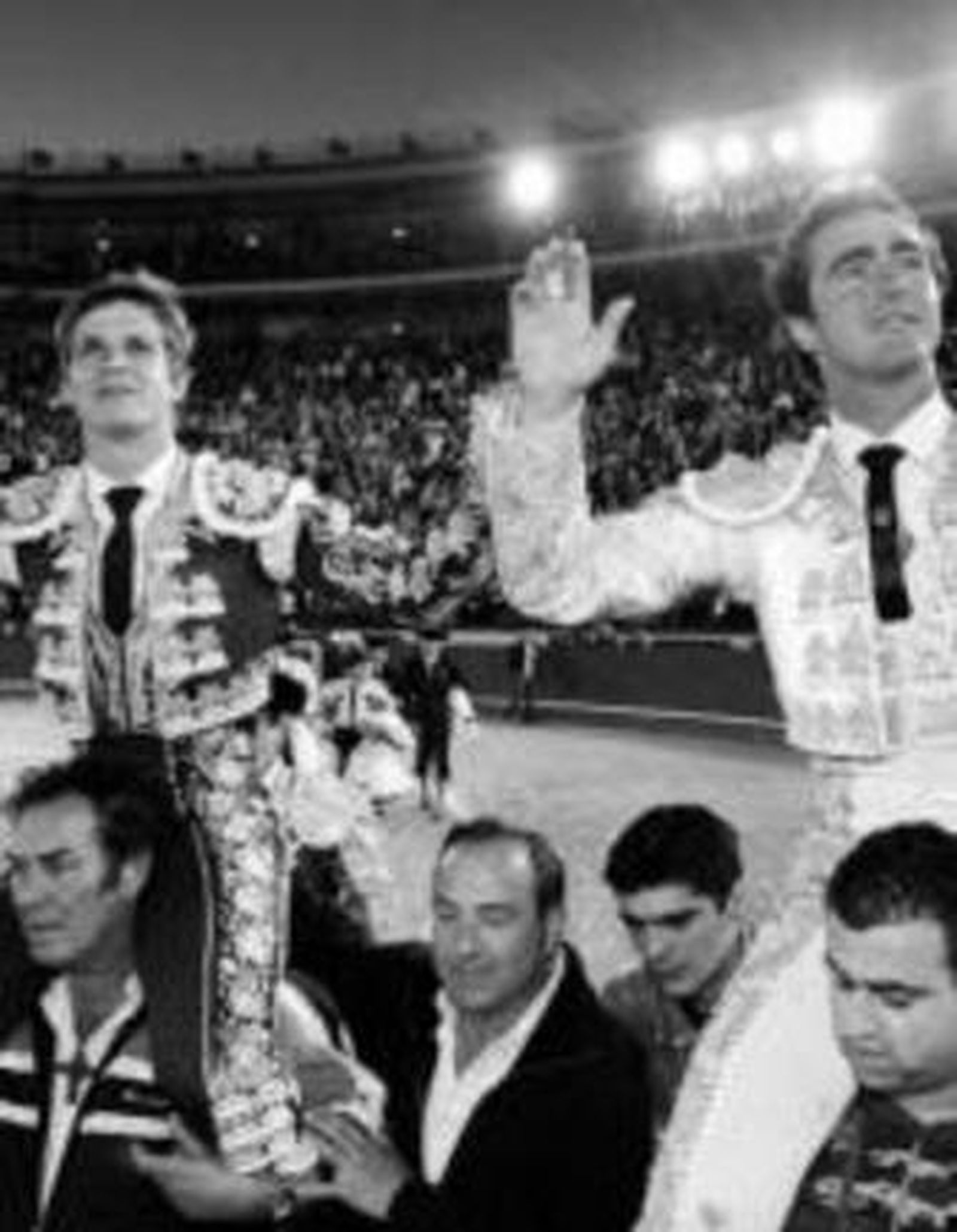 El Juli y El Fandi, a hombros.