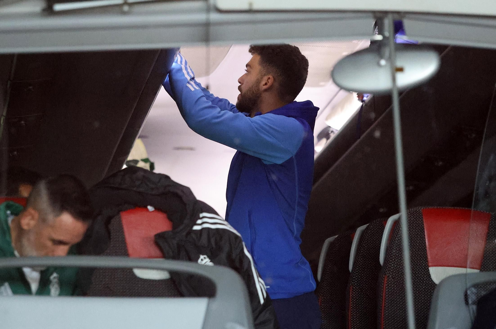 Imágenes de la salida del Recreativo de Huelva hacia Málaga