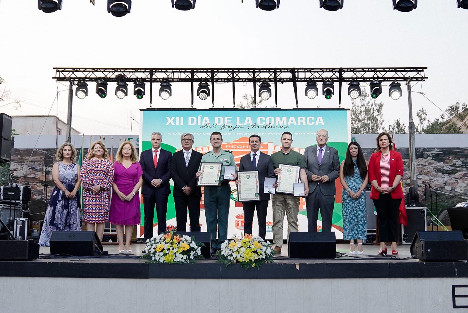 Foto de los premiados junto a los alcaldes y ediles de los siete municipios del Bajo Andarax.