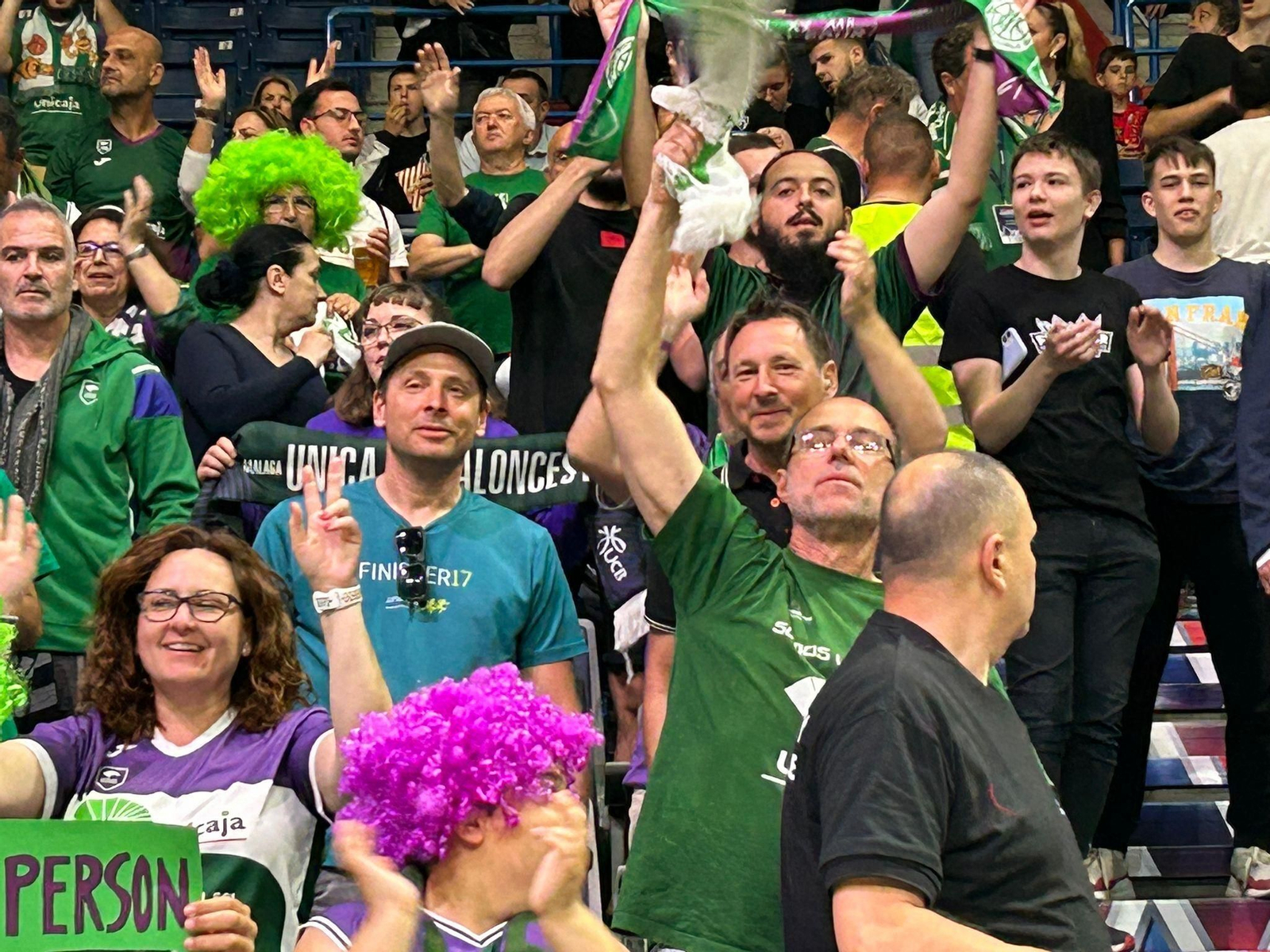 Búscate en las gradas en el Lenovo Tenerife - Unicaja de la final de la BCL