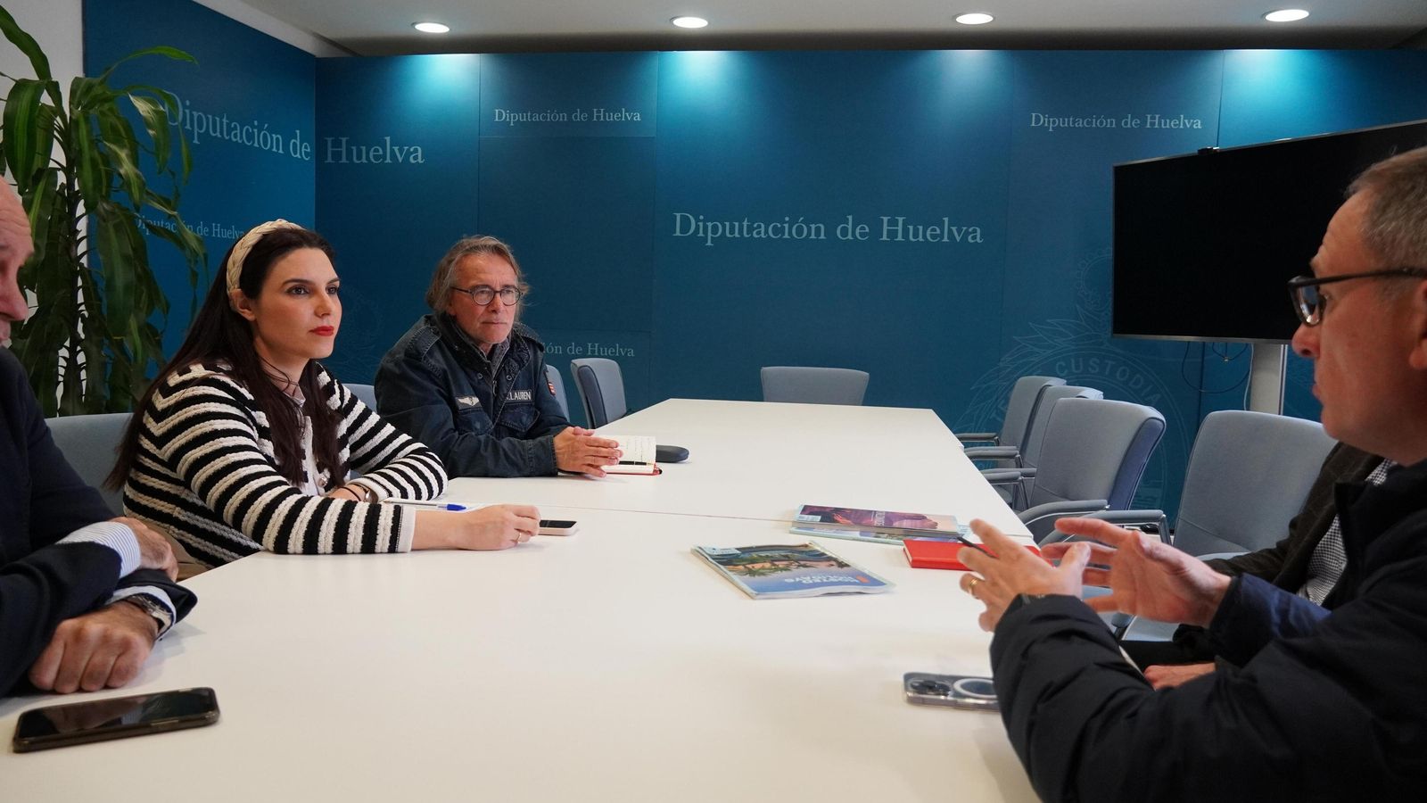 Reunión entre la Diputación de Huelva y el touroperador SAGA.