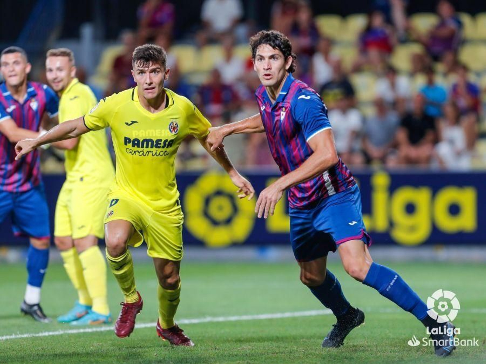 Blanco Leschuk, instantes antes de anotar el empate ante el Villarreal B