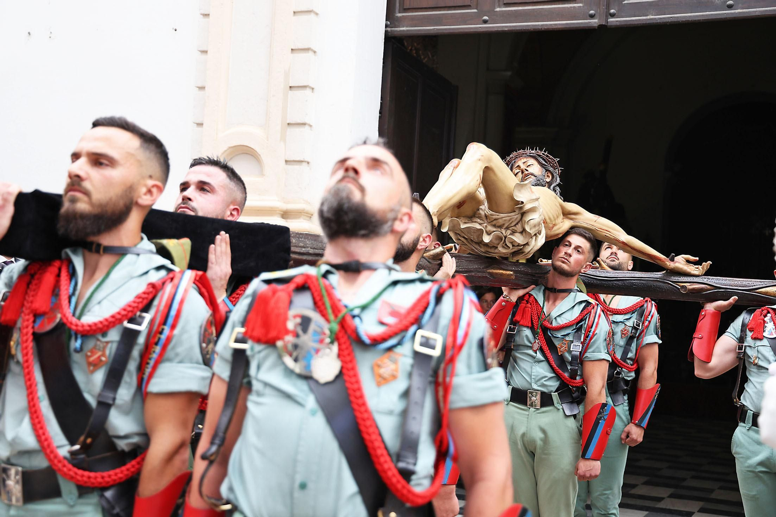 Las mejores imágenes del Sábado de Pasión en Huelva: La Legión con el Cristo de la Vera+Cruz