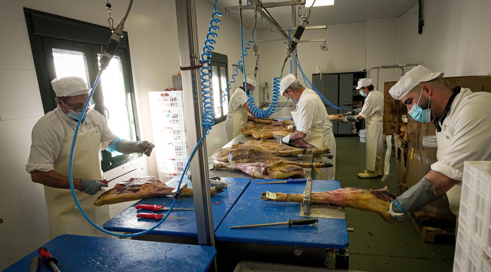 Del campo a la mesa, así son los jamones de Montesierra que vende Mercadona