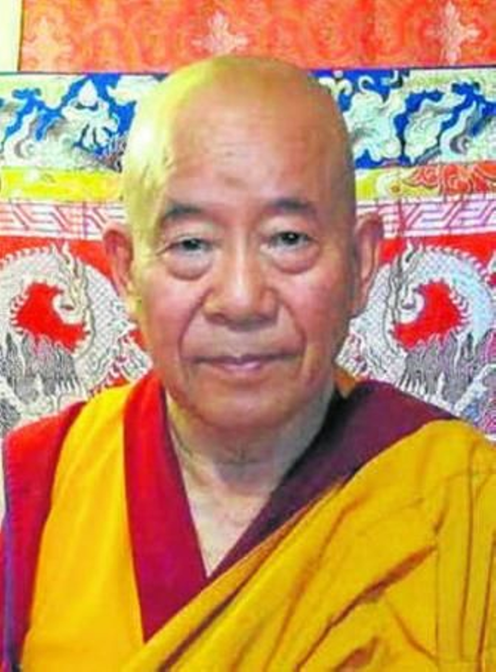 El Lama Kenchen Pema Sherab realizó la entrevista en tibetano, con ayuda del monje Sangye que actuó de traductor.
