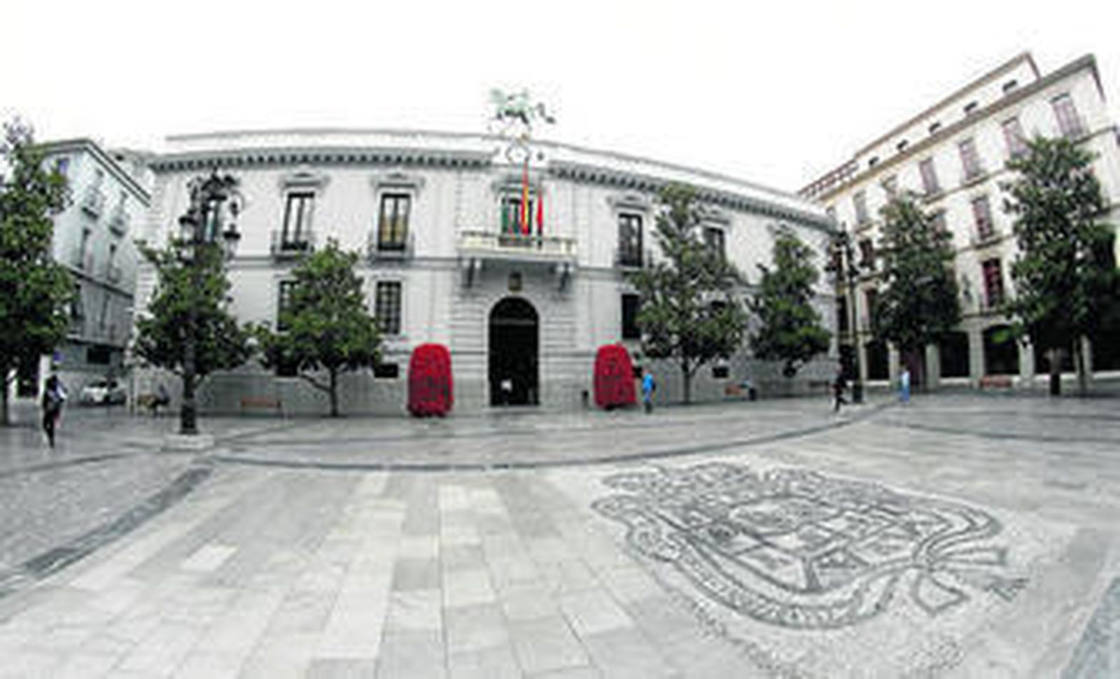 El Ayuntamiento de Granada obliga a un nivel de impuestos elevados en comparación con muchas capitales españolas.