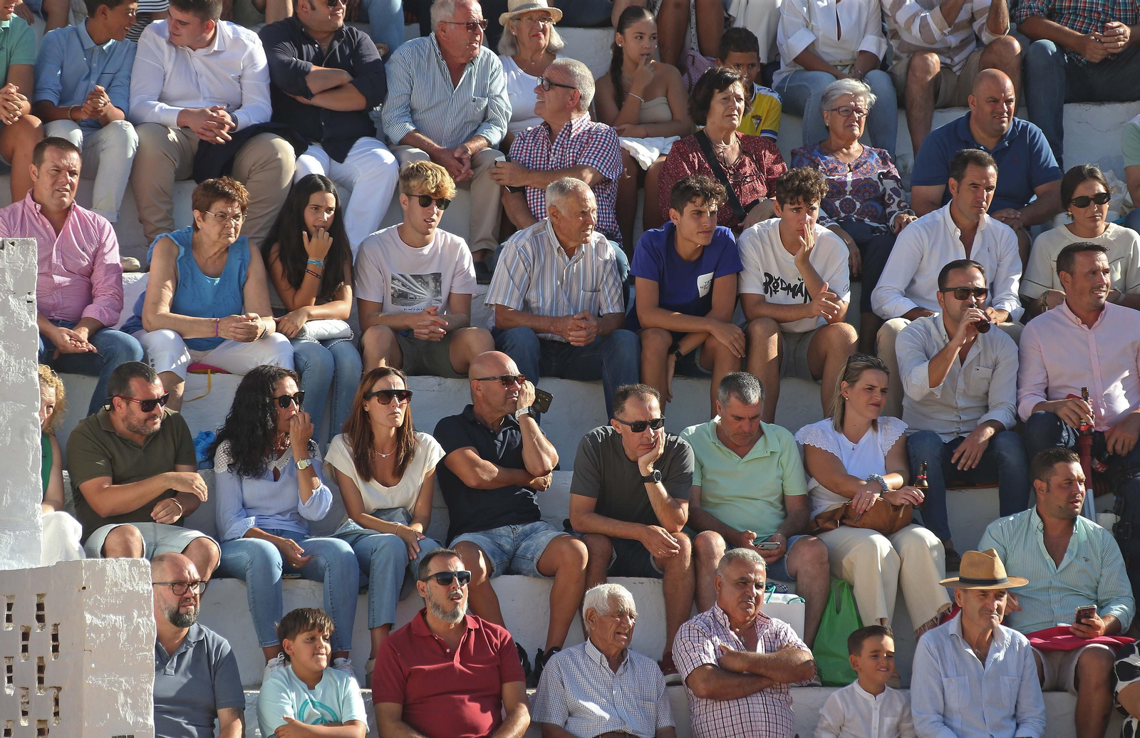 Búscate durante la corrida de reapertura de la plaza de toros de Tarifa