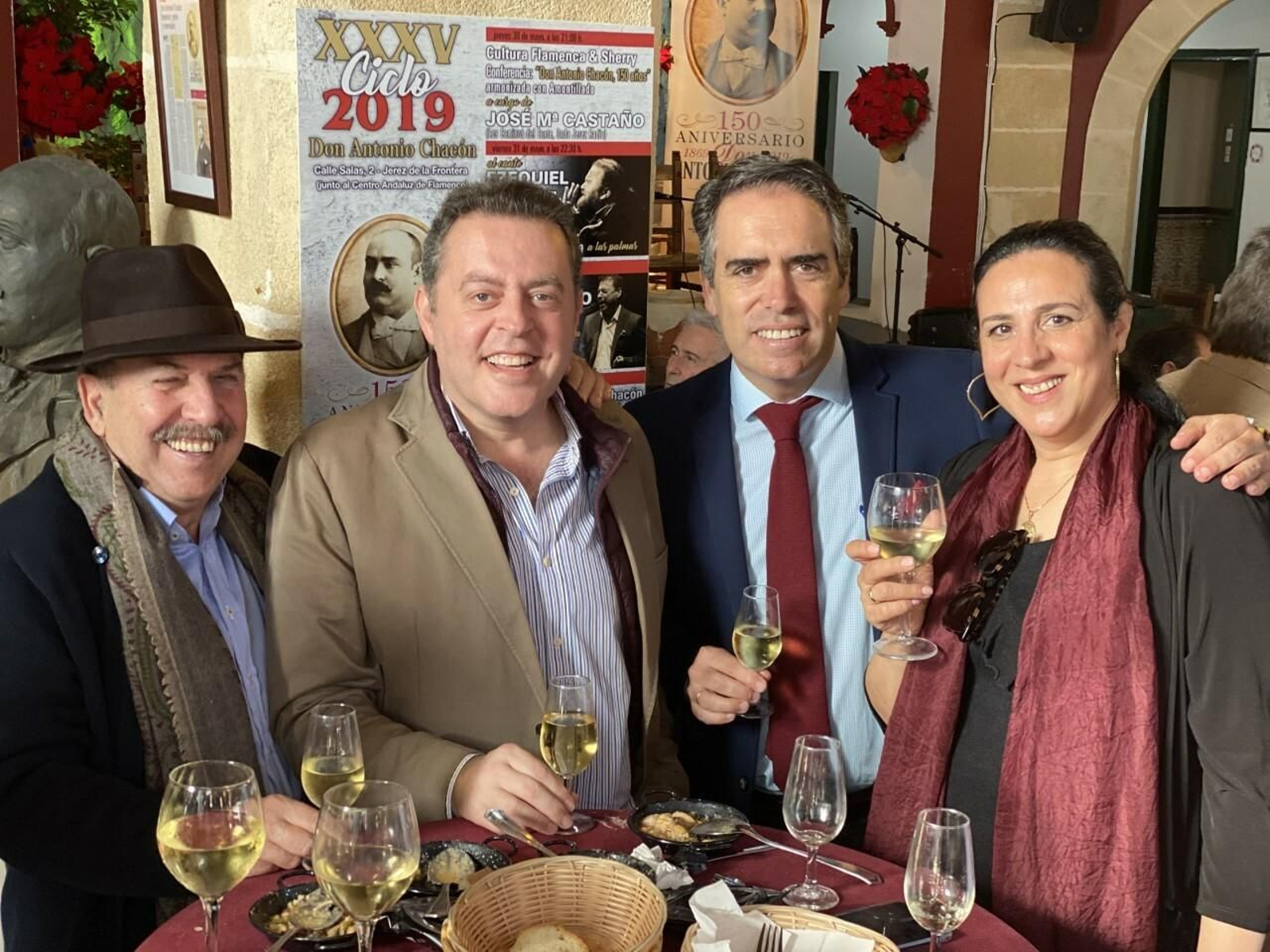 Imágenes de la zambomba de socios en Don Antonio Chacón