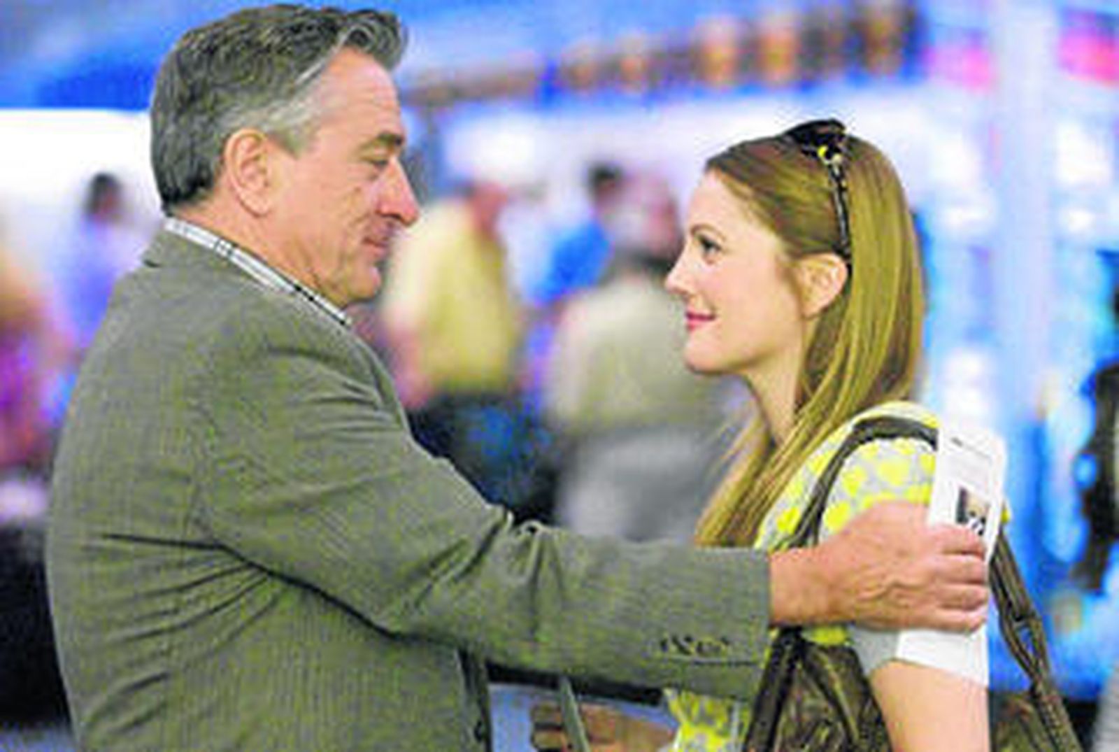 Robert De Niro está a la altura de lo que fue y Drew Barrymore no desmerece frente a él.
