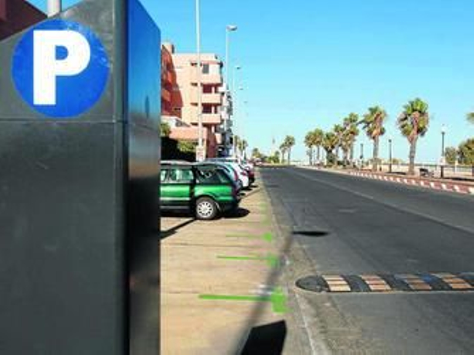 Parquímetro en la zona verde de la avenida del Atlántico, en la barriada de la Punta del Caimán.