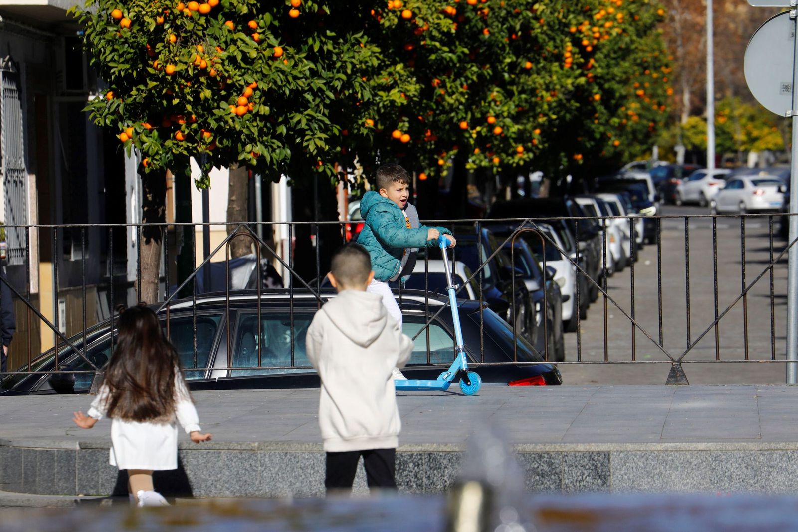 Los niños de Córdoba disfrutan de sus regalos de Reyes, en imágenes