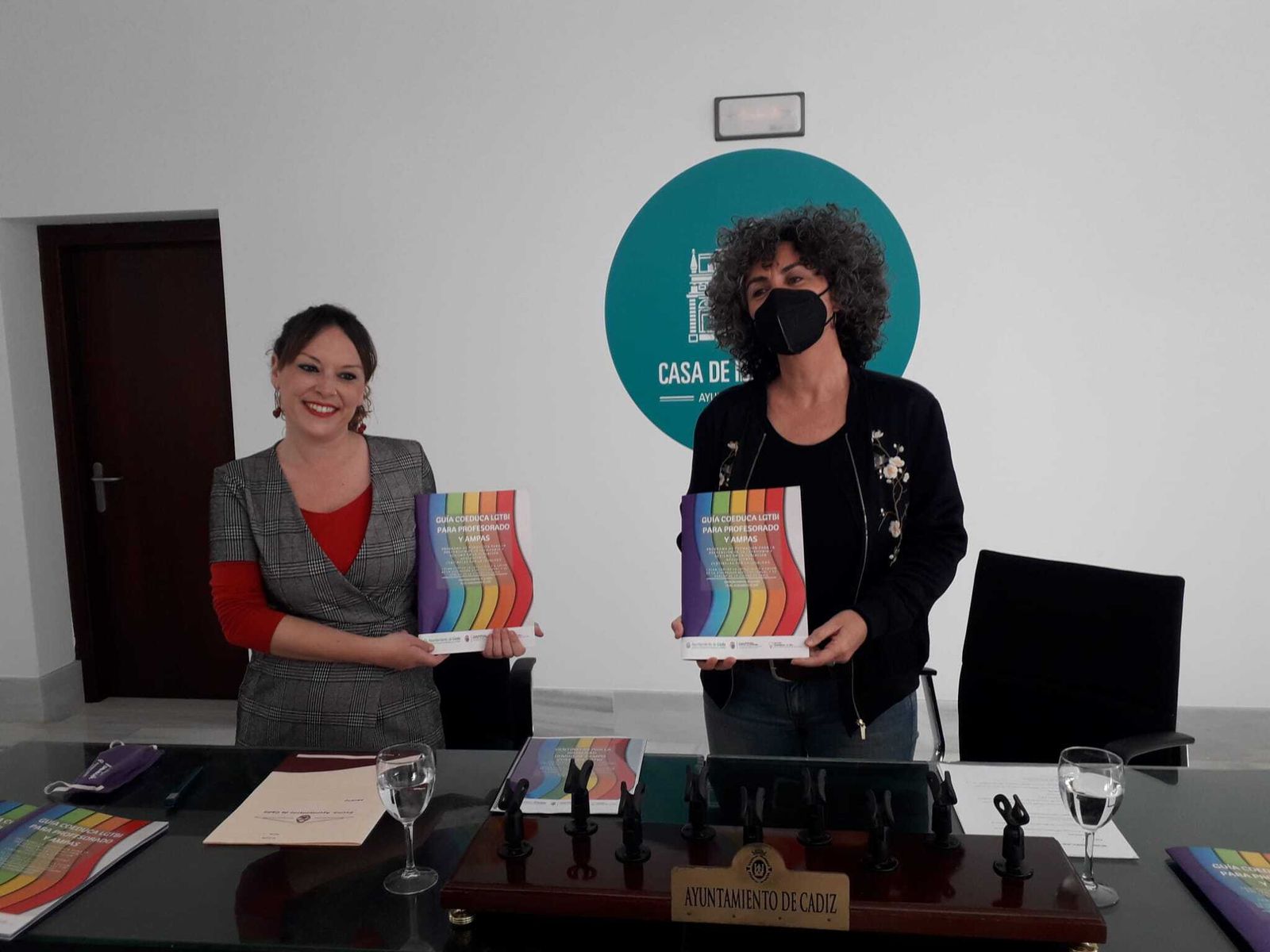 Lorena Garrón y Paloma Tosar en la presentación de la guía Coeduca.