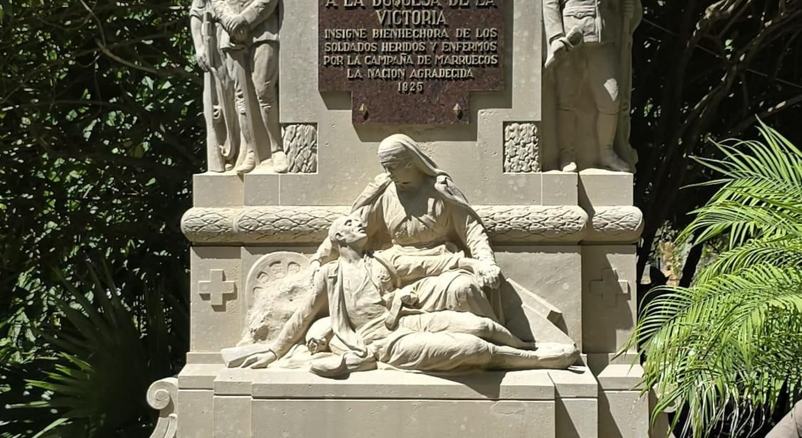 Detalle del monumento a la duquesa de la Victoria de Cádiz.