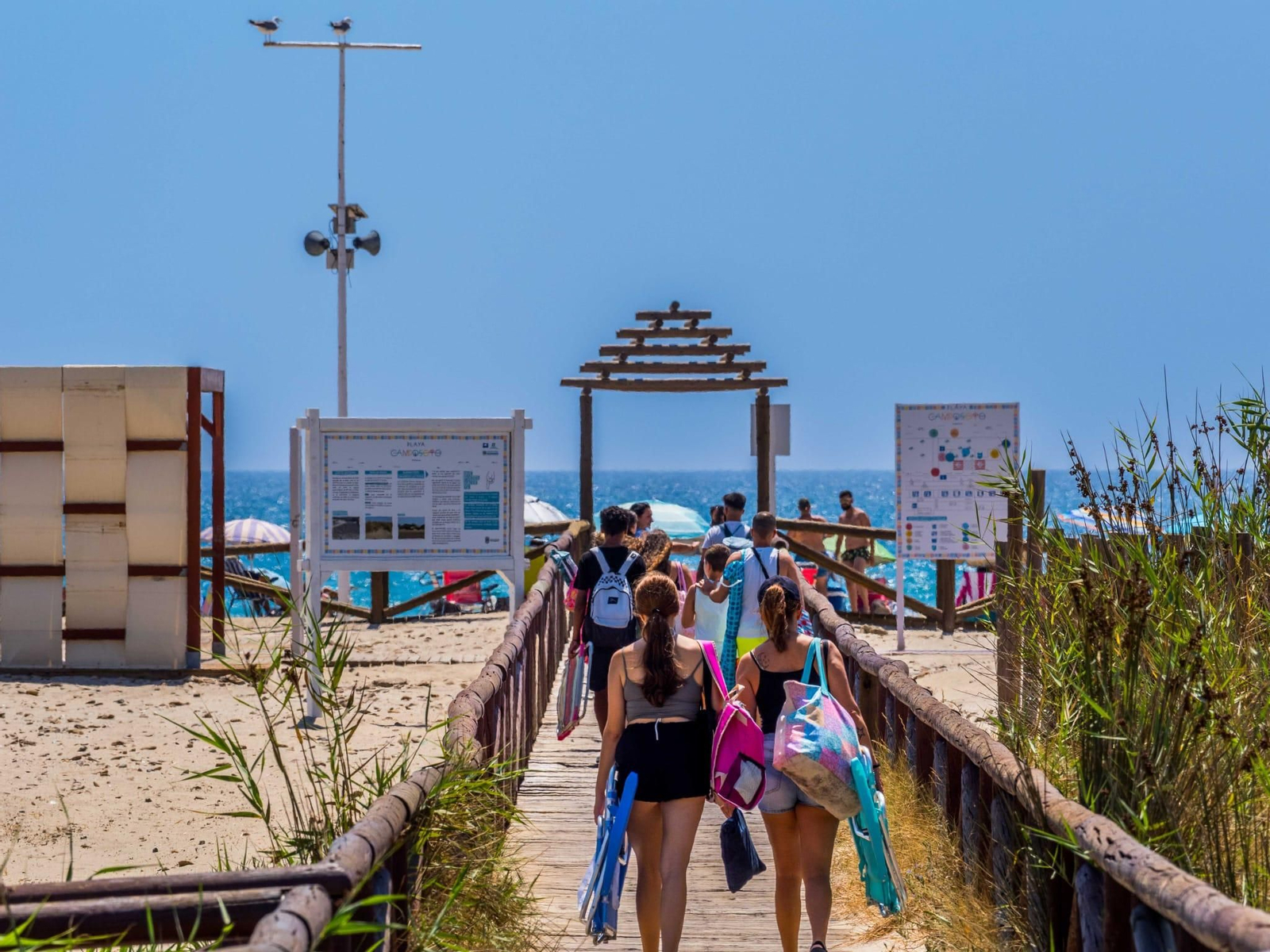 Imagen de la playa de Camposoto de la presente temporada de baño.