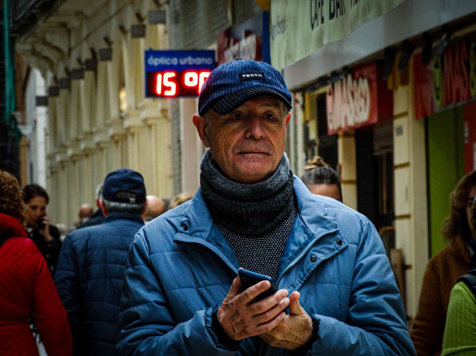 Fotografías del ambiente en la ciudad durante la mañana del lunes
