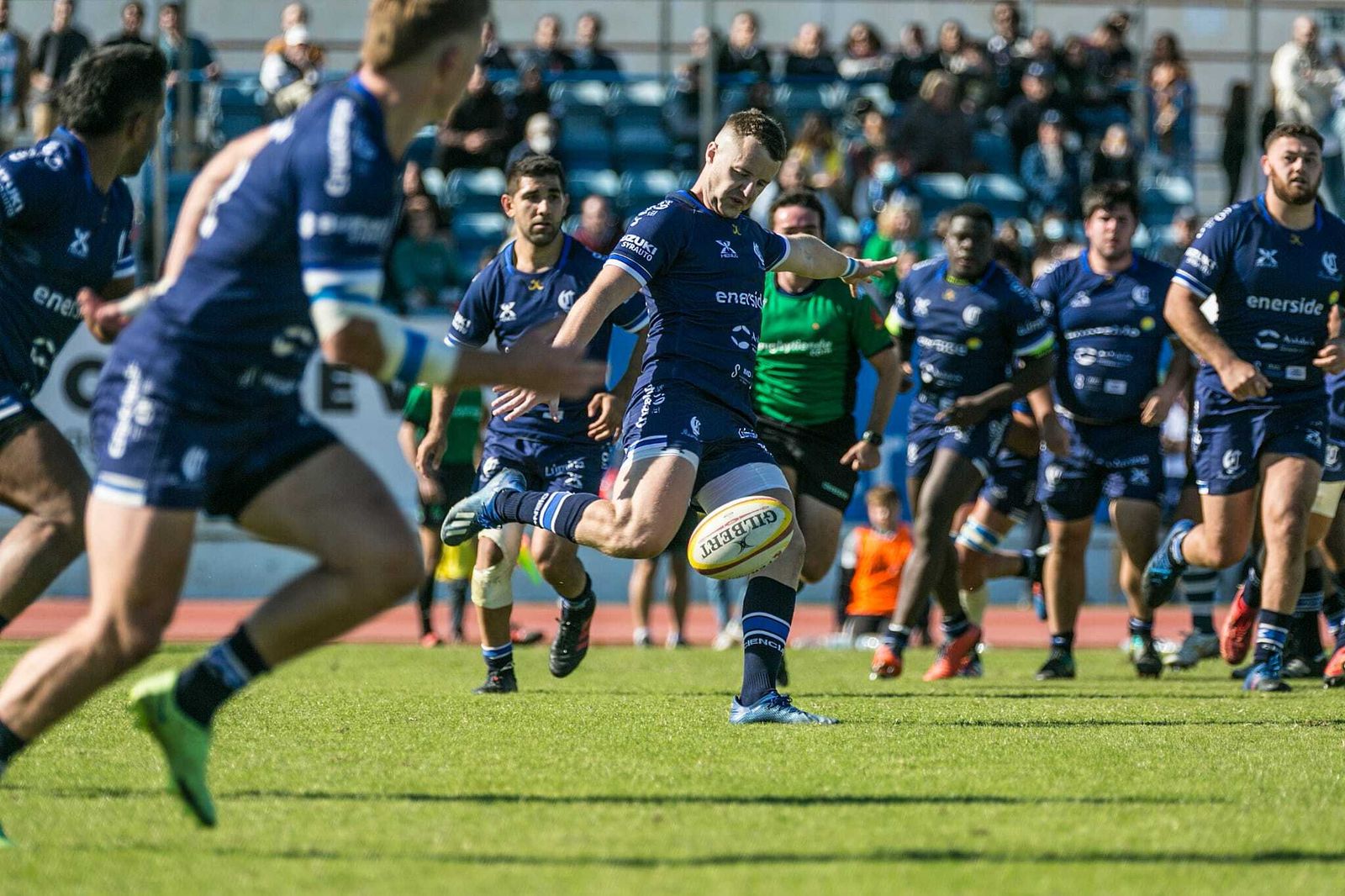 Corman Fox da una patada para lanzar a los suyos contra La Vila.