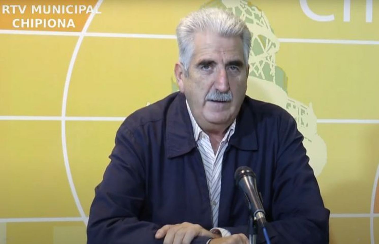 El alcalde de Chipiona, Luis Mario Aparcero, en declaraciones a la radio-televisión municipal.