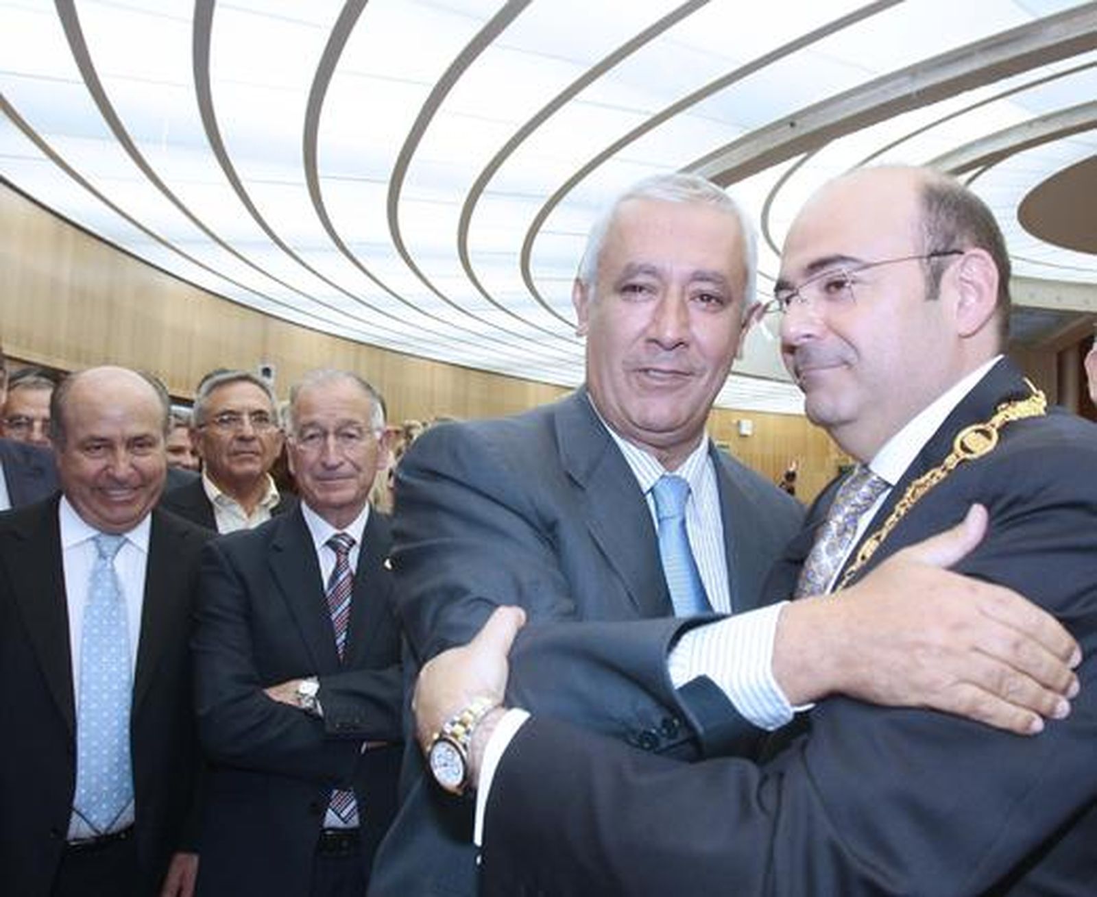 Sebastián Pérez es investido como nuevo presidente de la Diputación de Granada


Foto: Mar?de la Cruz