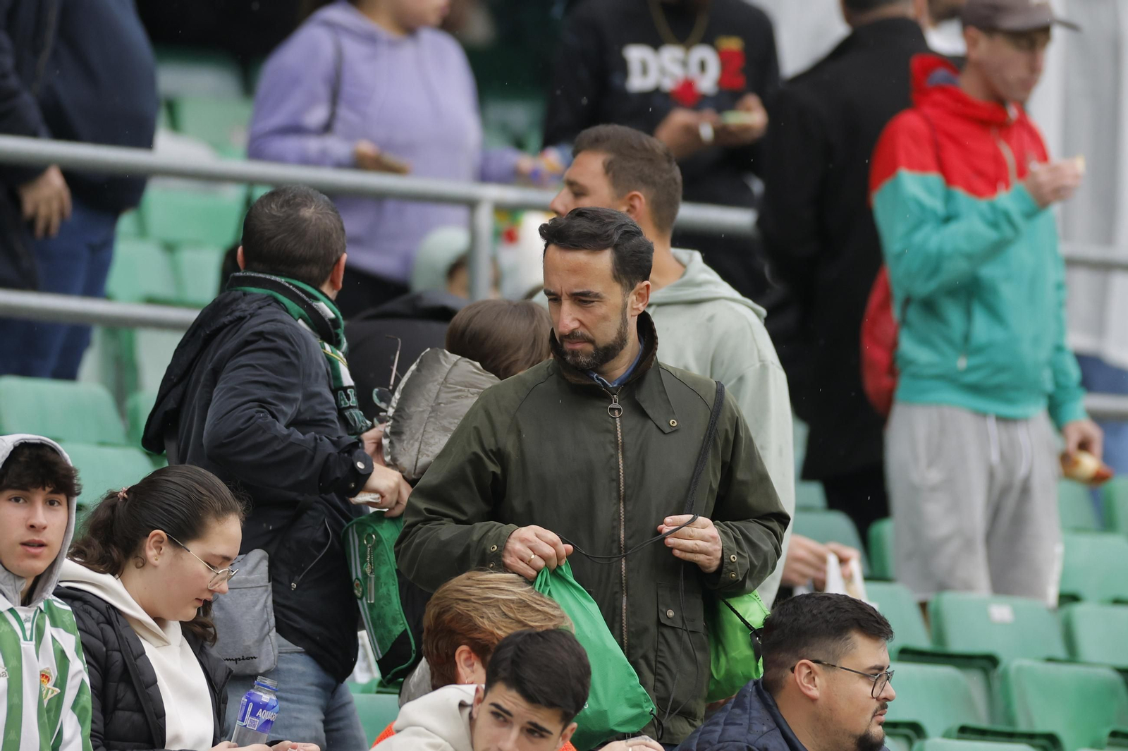 Búscate en las fotos del Betis - Vitoria Guimaraes