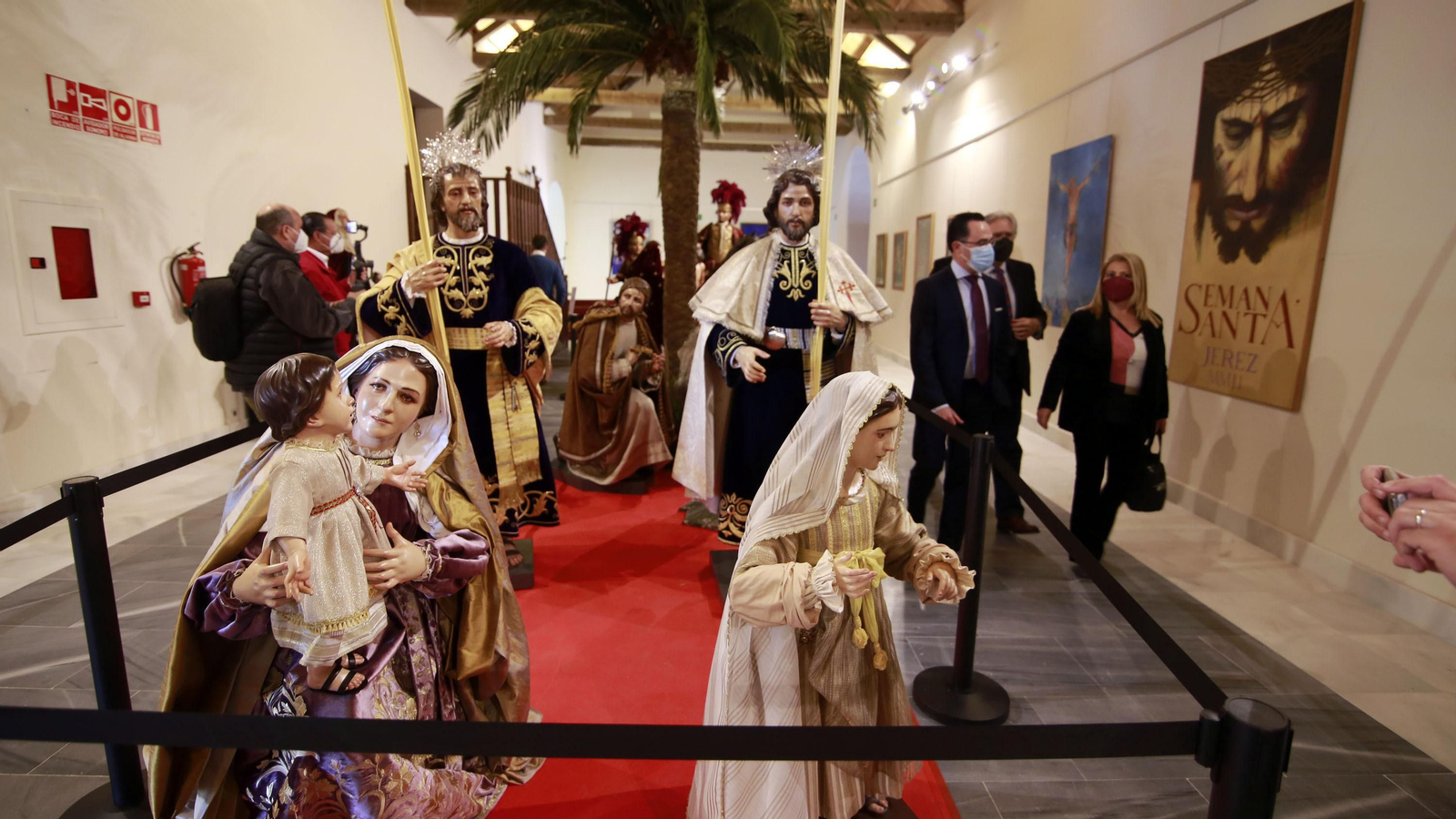Imágenes de la magna exposición de las cofradías en Los Claustros
