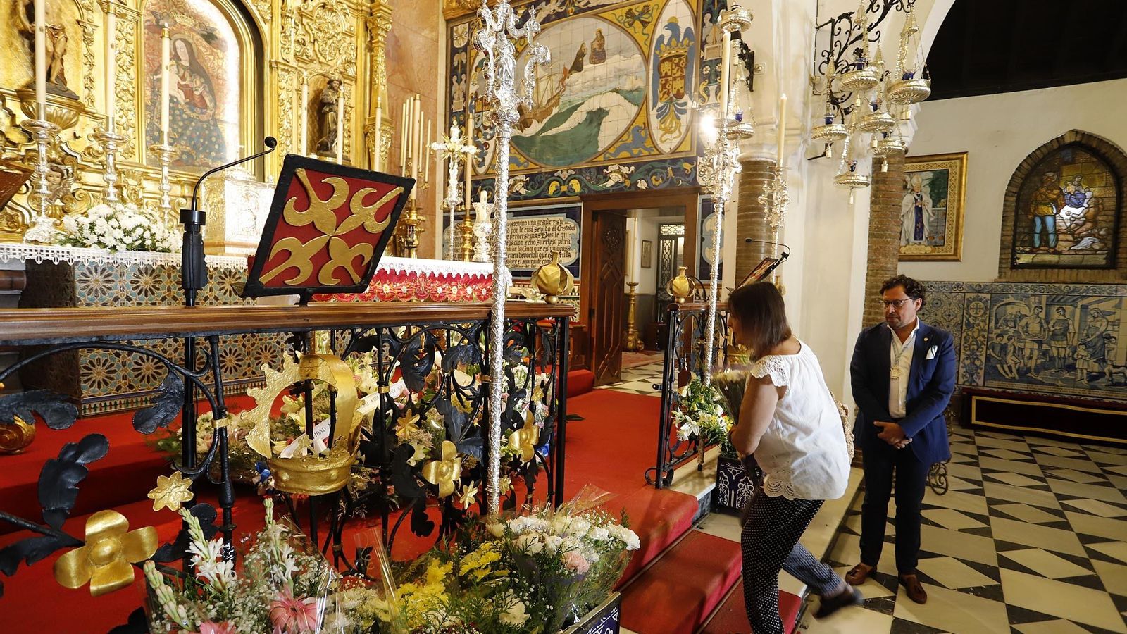 La ofrenda se ha extendido desde las 10:00 hasta las 21:00 del martes.