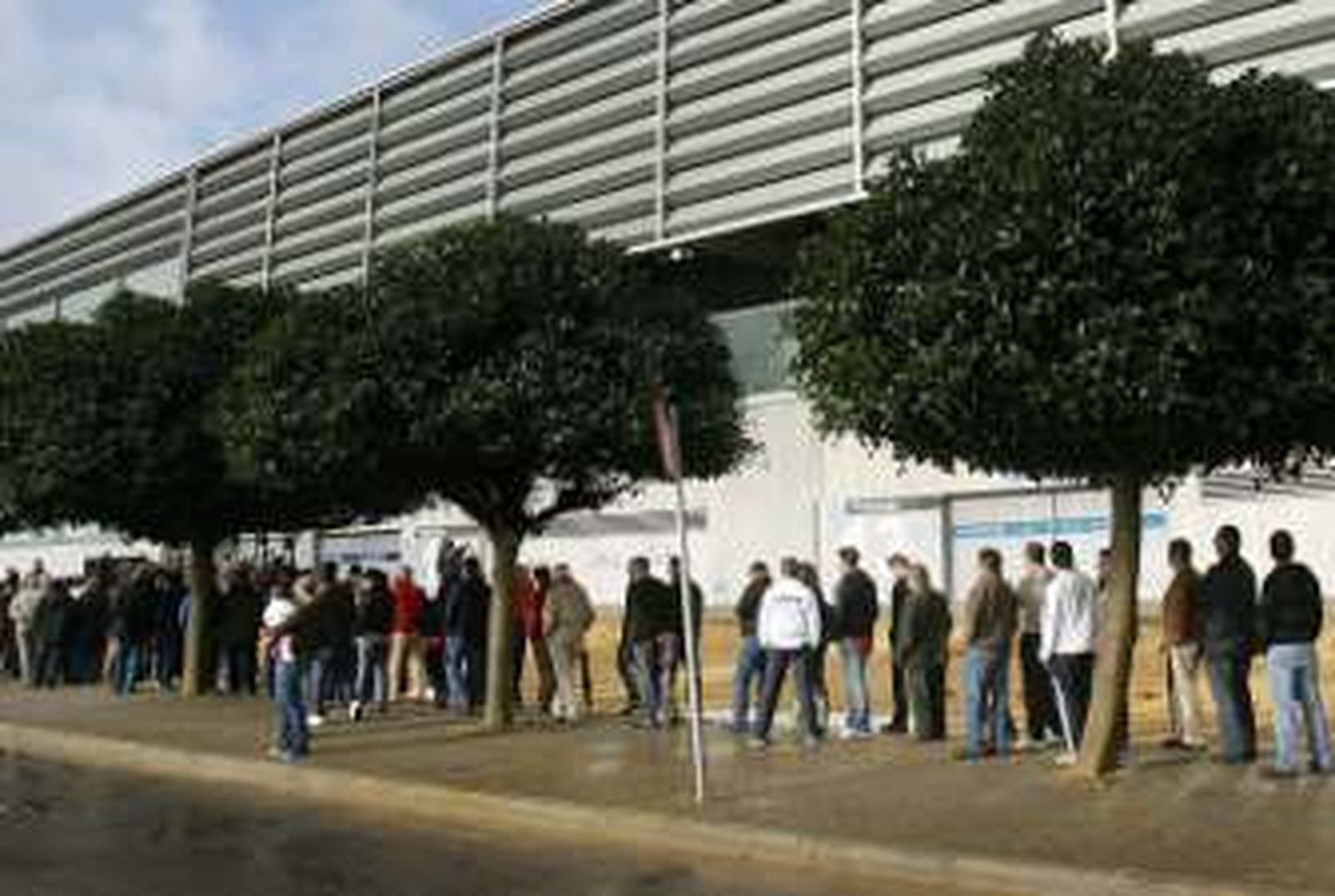 Colas y expectación para ver al Real Madrid en Chapín