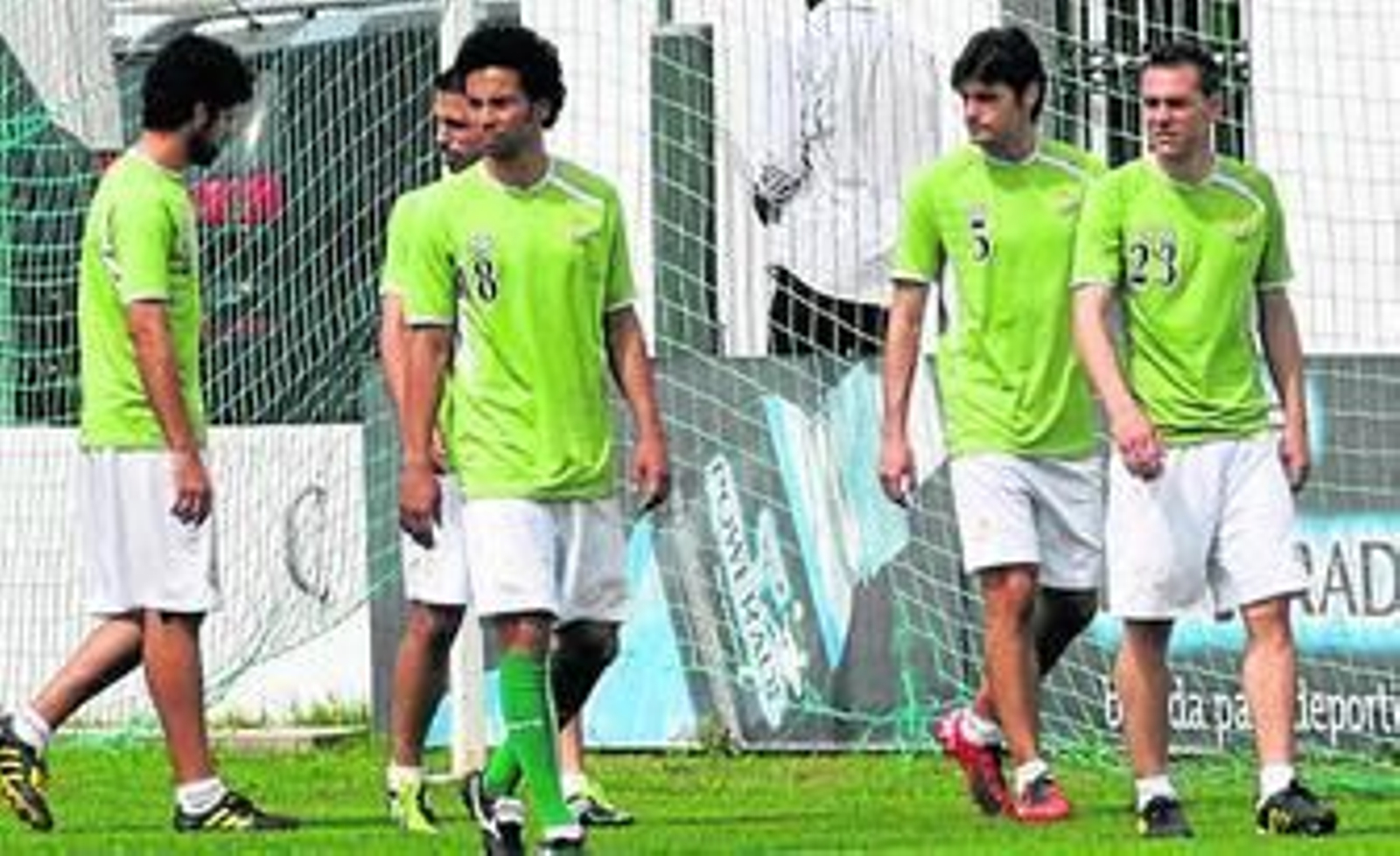 Iriney se retira a los vestuarios junto a varios de sus compañeros.