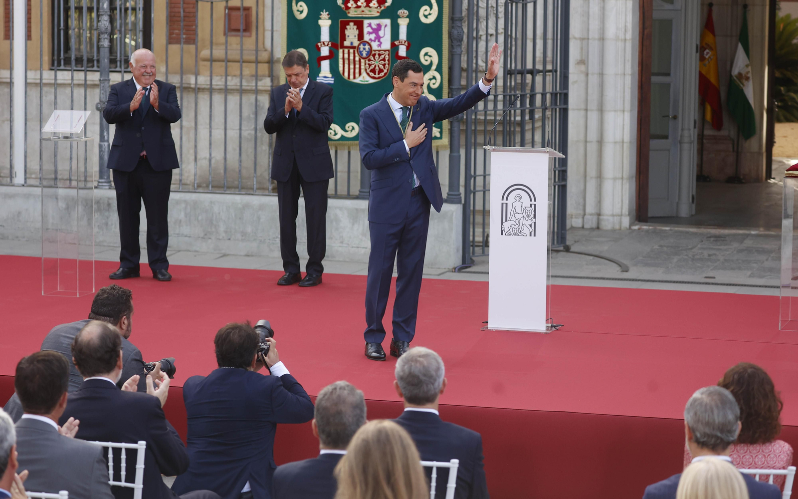 La toma de posesión de Juanma Moreno en imágenes