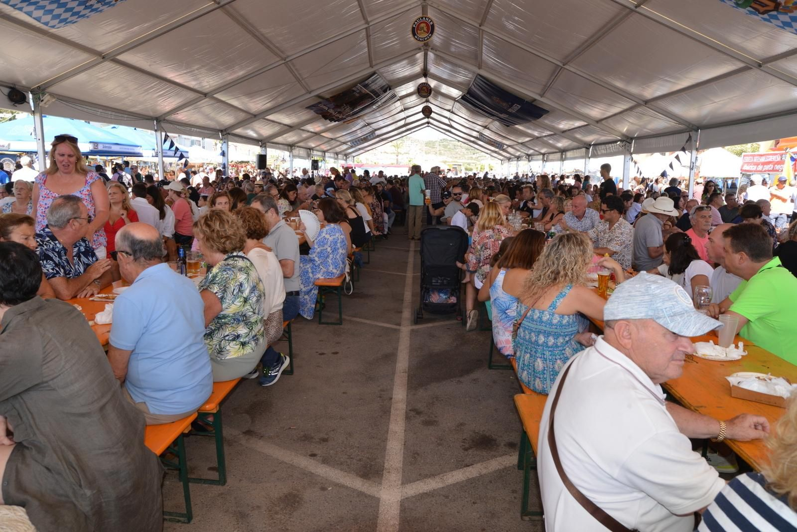 Miles de asistentes del Oktoberfest en Torrox
