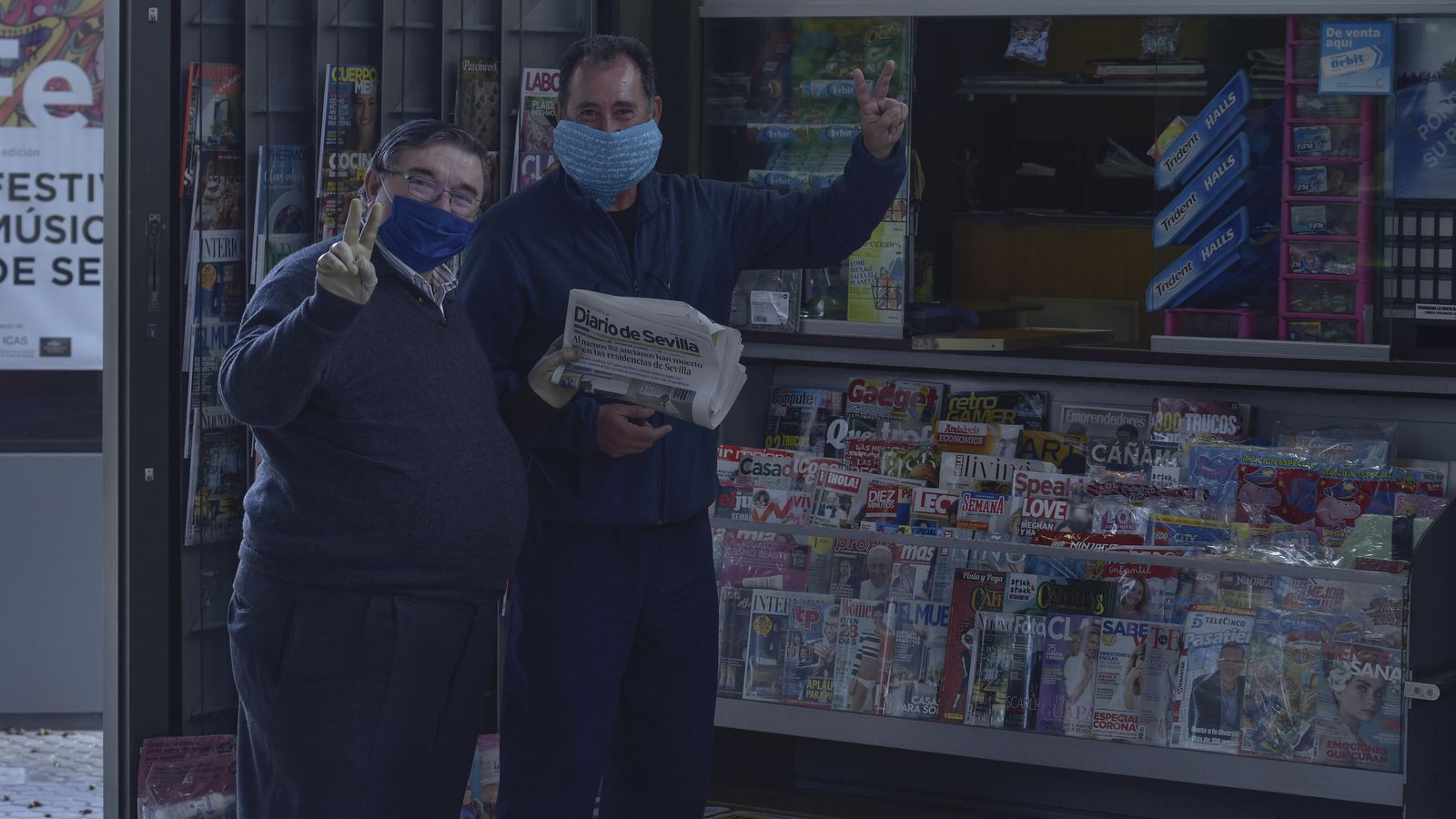 Un kiosko de prensa en el día de ayer