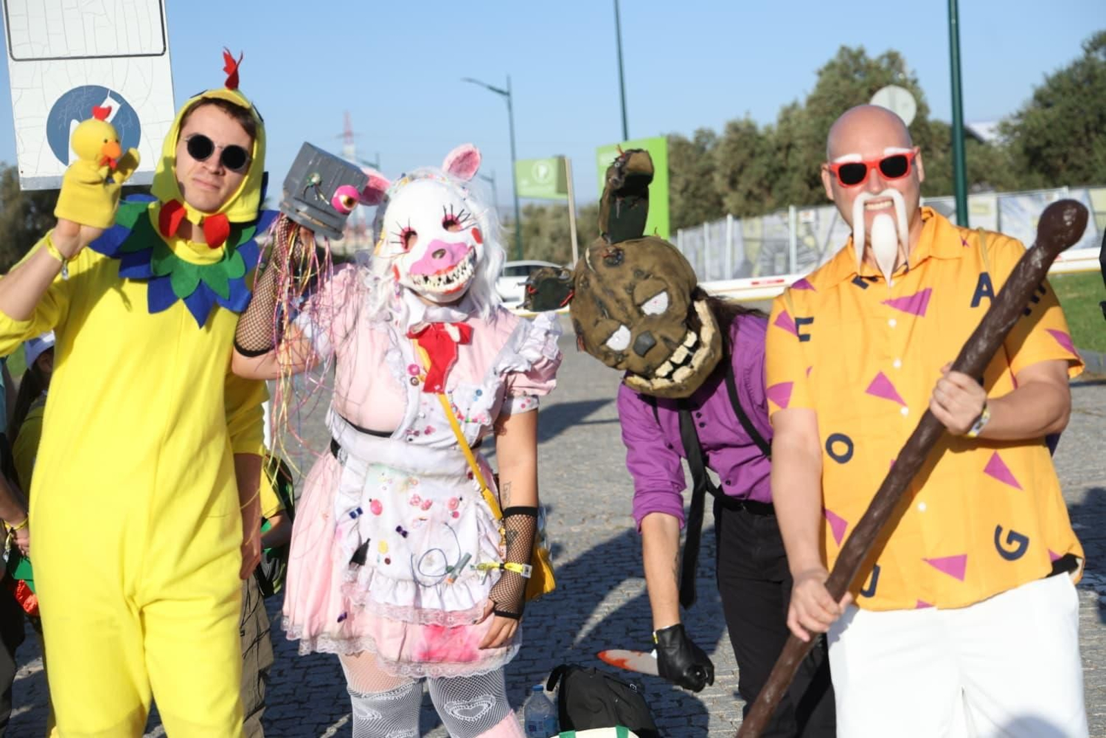 Largas colas para entrar a la Comic-Con de Málaga con héroes y villanos como Conan, Lobezno y Darth Vader, en fotos