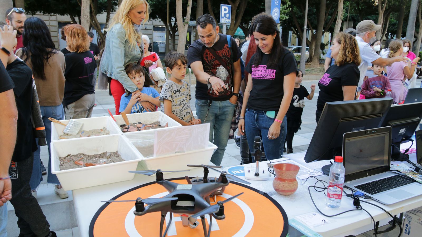 Los más pequeños han sido grandes protagonistas en ediciones anteriores, pues las explicaciones de los científicos están pensadas para todos los públicos, divertidas, amenas y fáciles de entender.