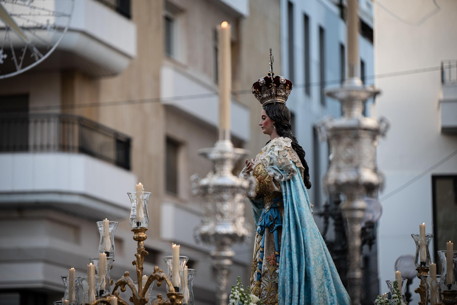 Imágenes de la Inmaculada Concepción procesionando por las calles de Huelva