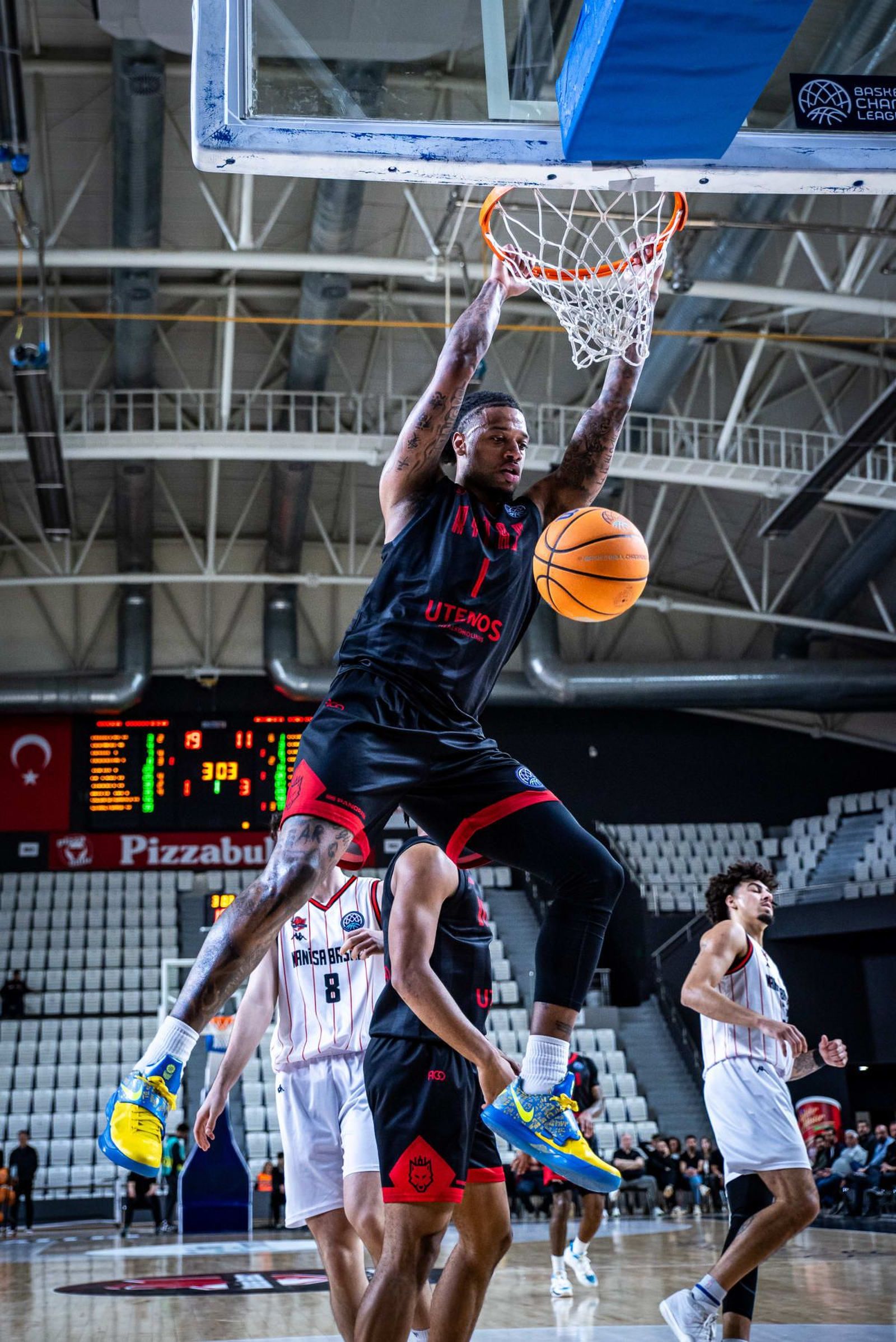 BCL: El Manisa tritura al Rytas y agita el grupo del Unicaja