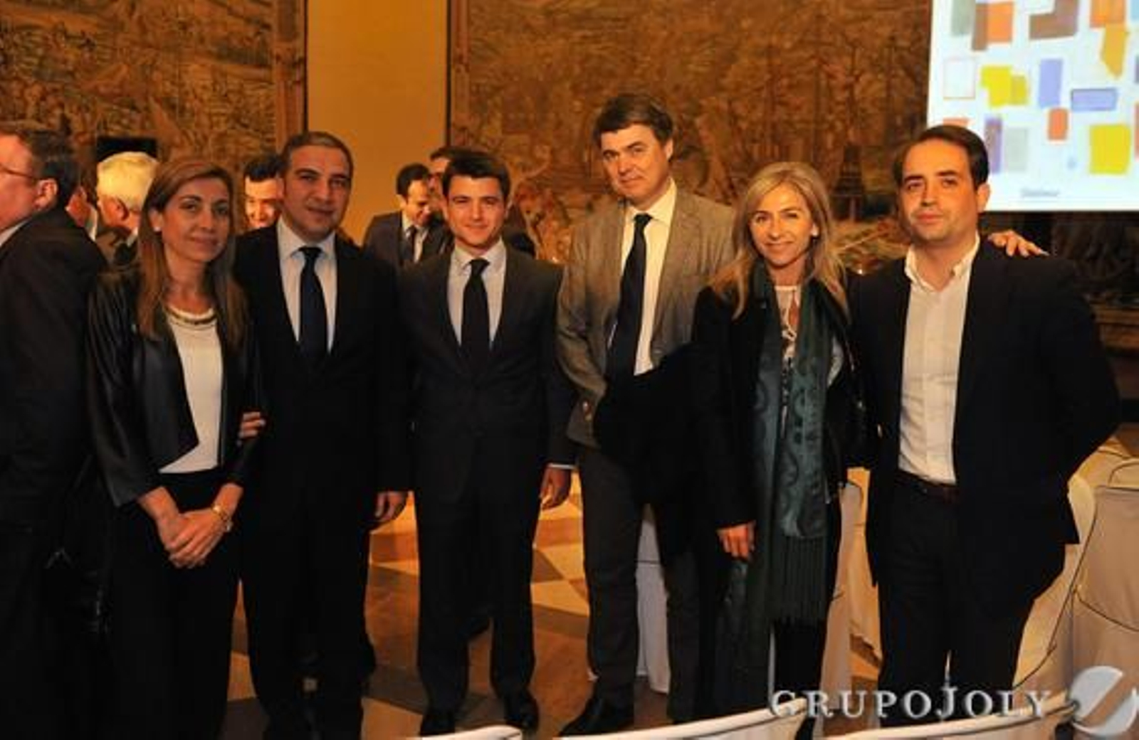 Rosana Sáenz y los dirigentes del PP Elías Bendodo, Beltrán Pérez, Carlos Rojas, Patricia del Pozo y Antonio Saldaña.

Foto: Juan Carlos Vázquez / Manuel Gómez