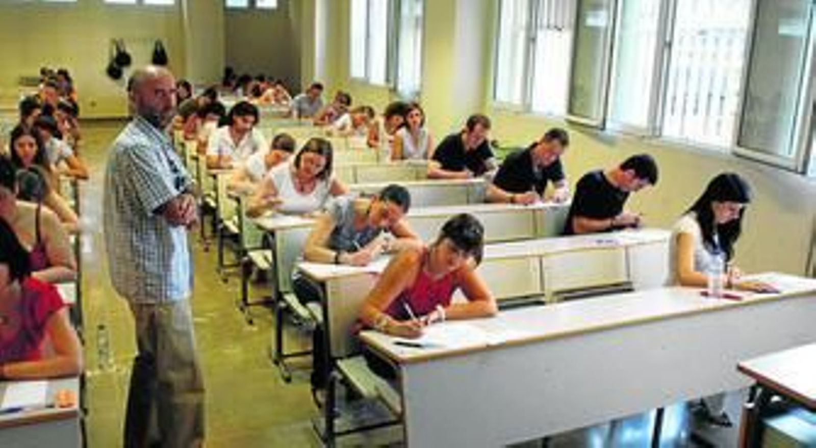 Las tres opositoras consiguieron plaza como maestras de Educación Física y Educación Especial..