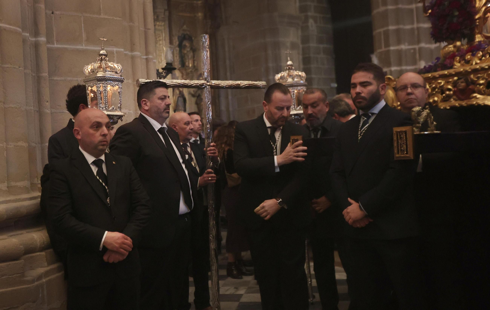 Viacrucis de las Hermandades con el Señor de la Coronación en Jerez