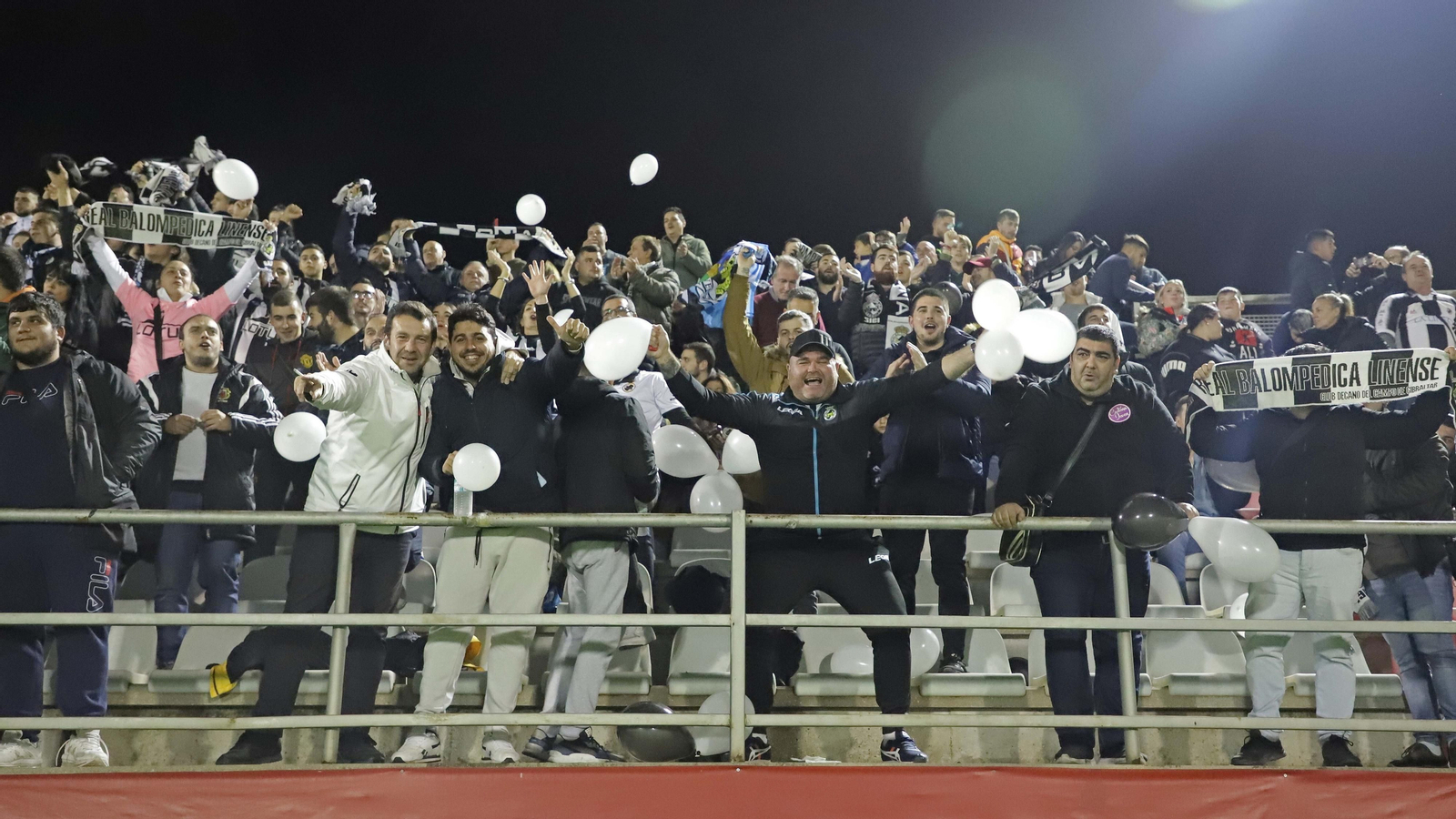 Fotos de la afición durante el Clásico en el Nuevo Mirador