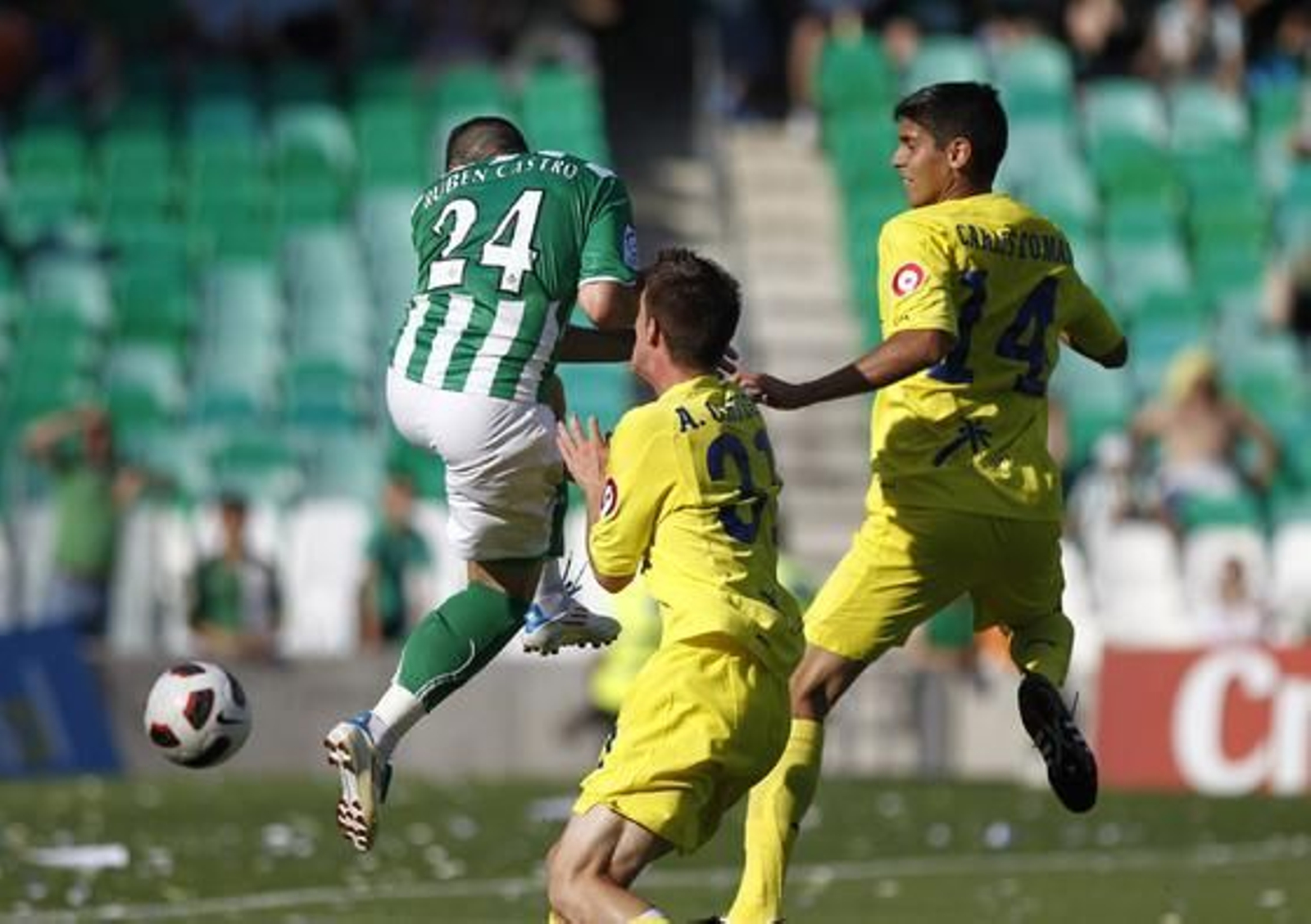 El Betis gana el último partido de la Liga al Villarreal B (2-1). / Antonio Pizarro