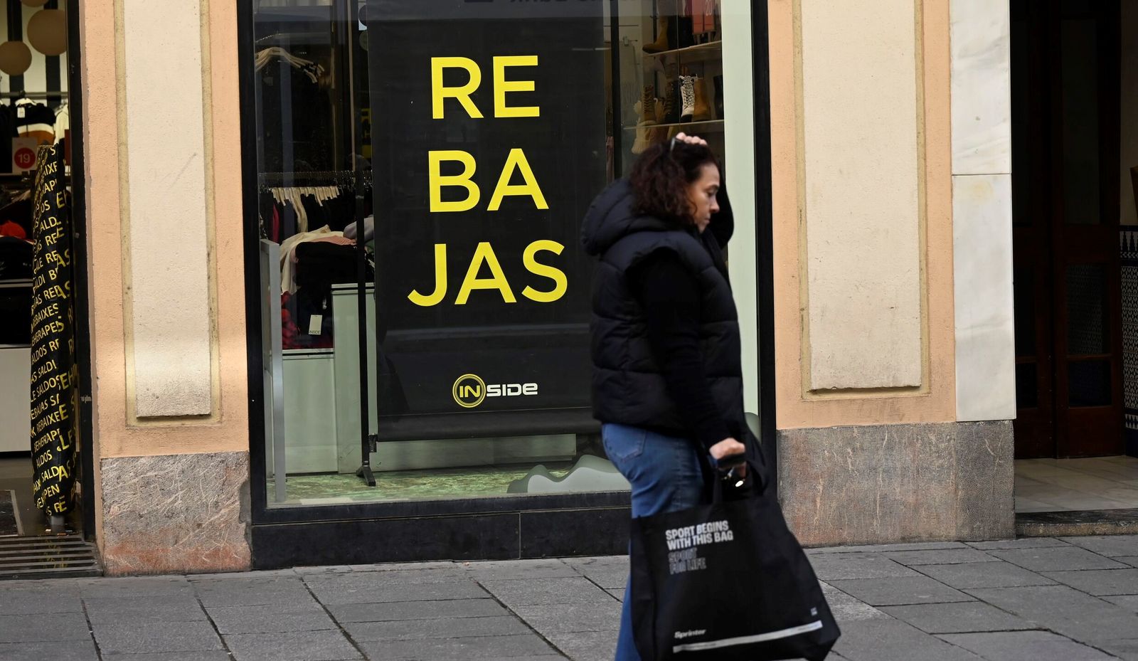 El inicio de la campaña de las rebajas de invierno en Córdoba, en imágenes