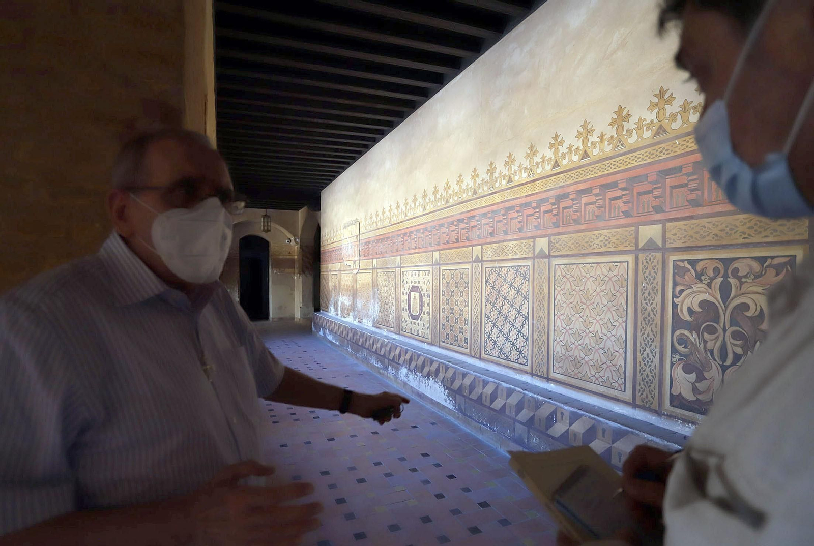 Estado de deterioro en el que se encuentra las pinturas murales del patio mudéjar de La Rábida.