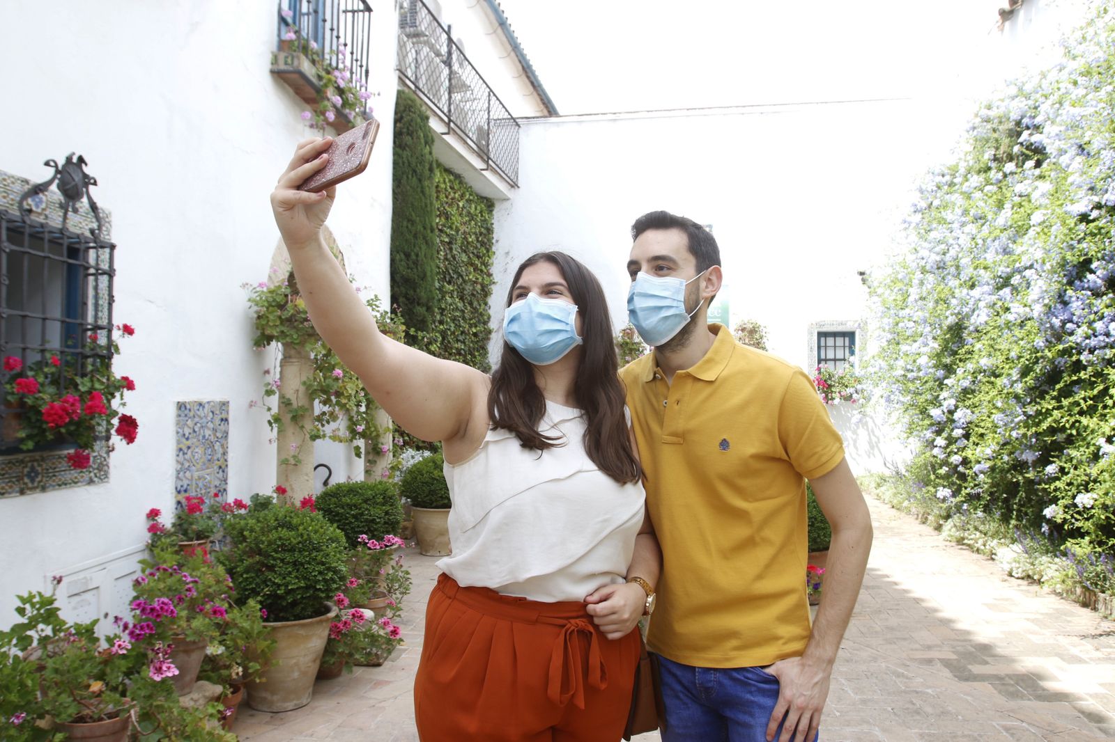Las fotografías de los primeros paseos por el Palacio de Viana de Córdoba tras el confinamiento