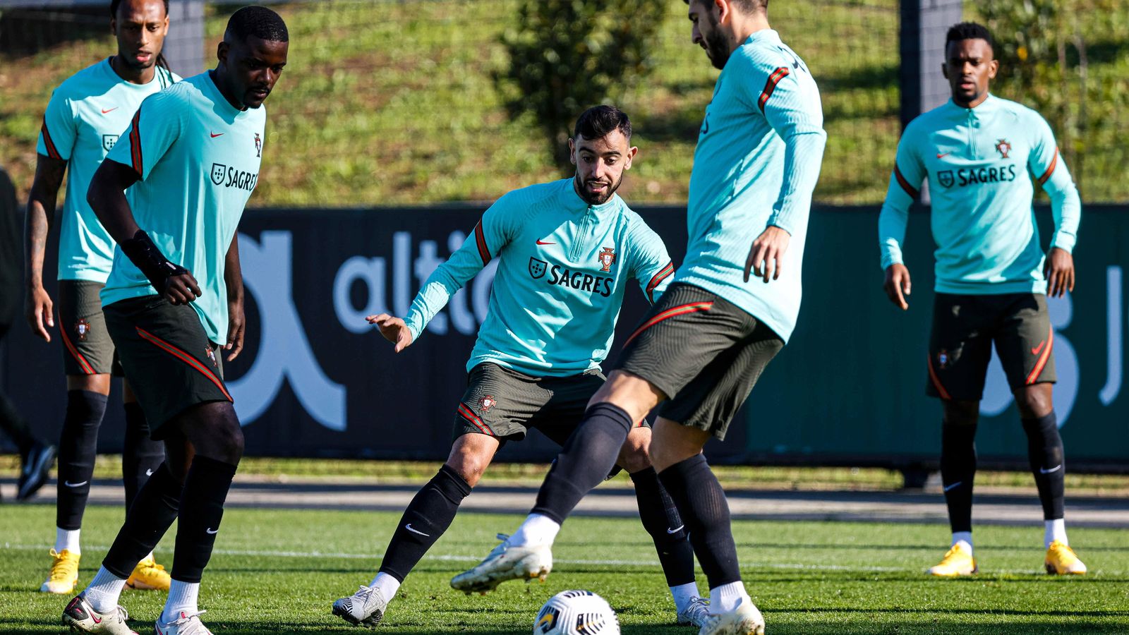 Carvalho, en un rondo.