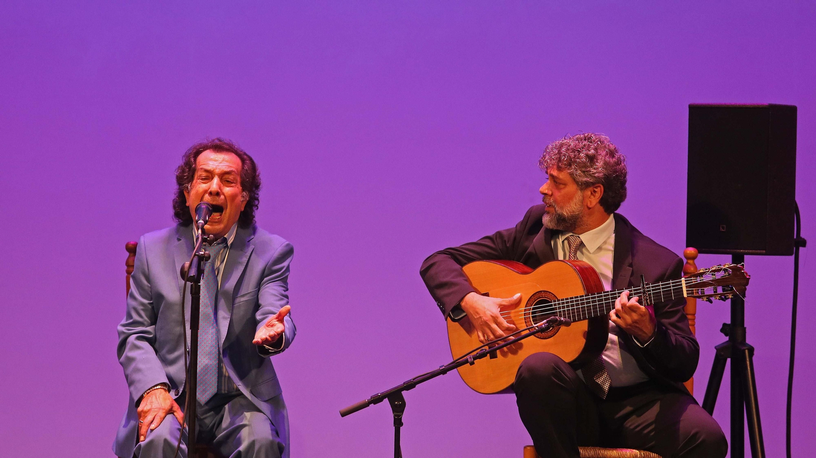 Juanito Villar, con Manuel Jero a la guitarra.