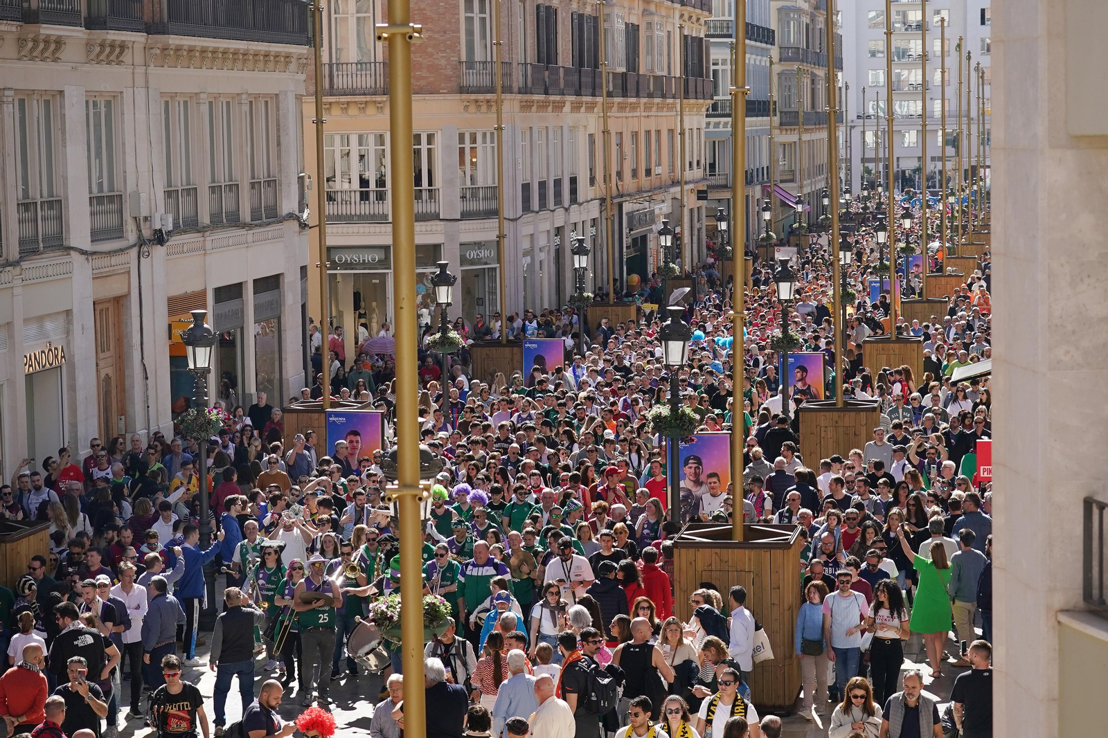 La invasión de las aficiones  de la Copa del centro de Málaga